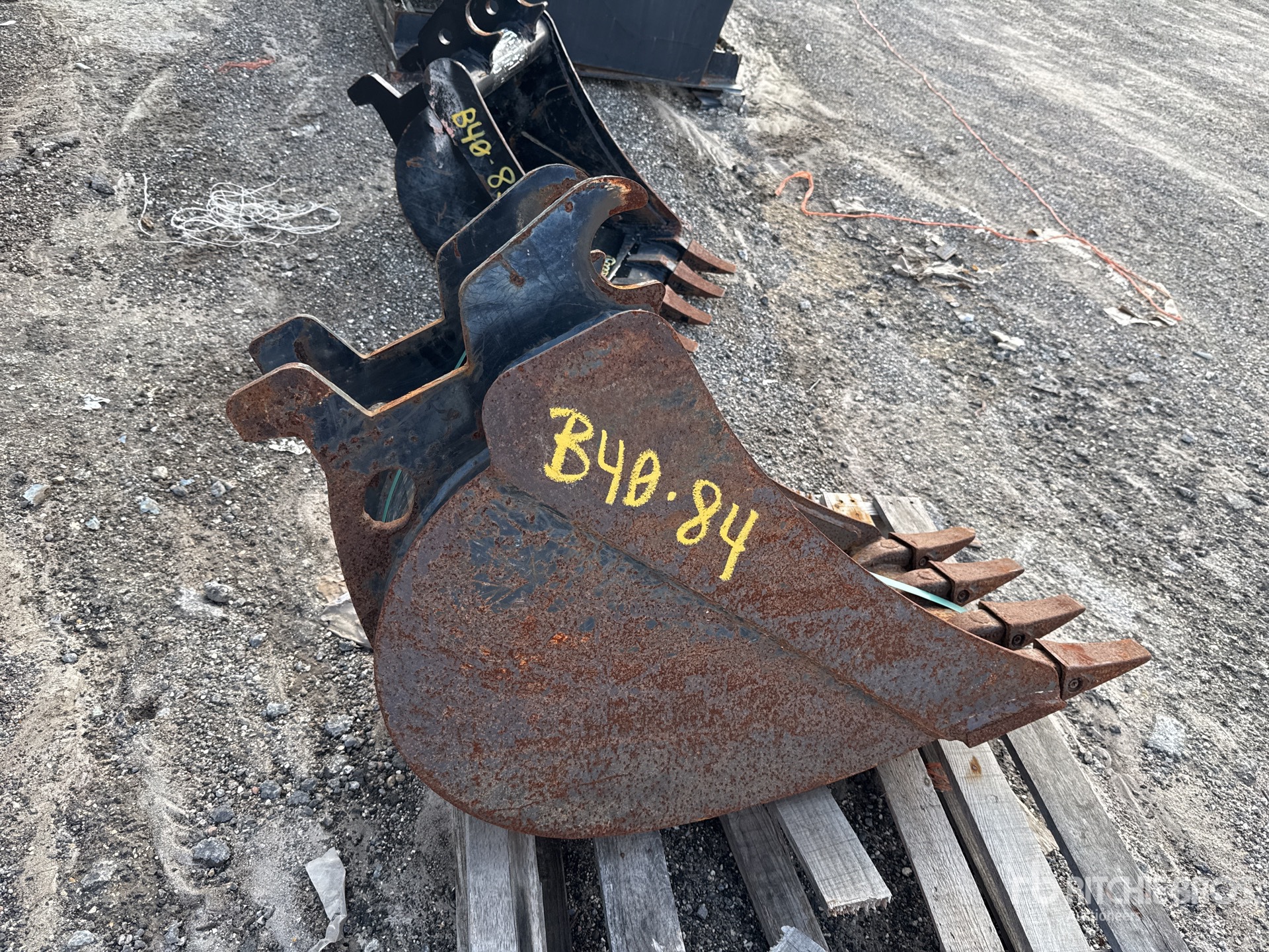 General Appearance with Foto, angolo posteriore sinistro