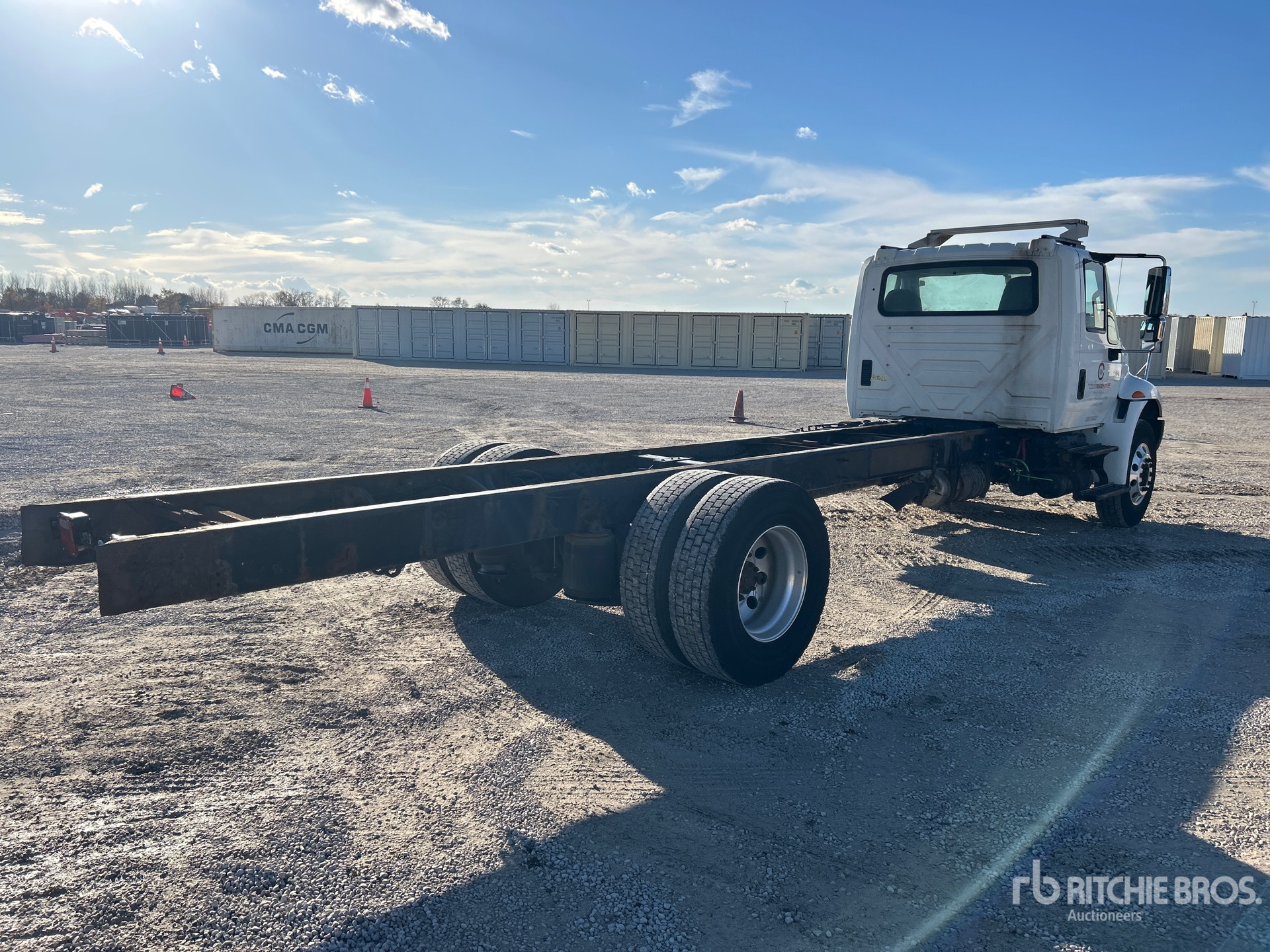 Aspect général with Image, coin arrière droit