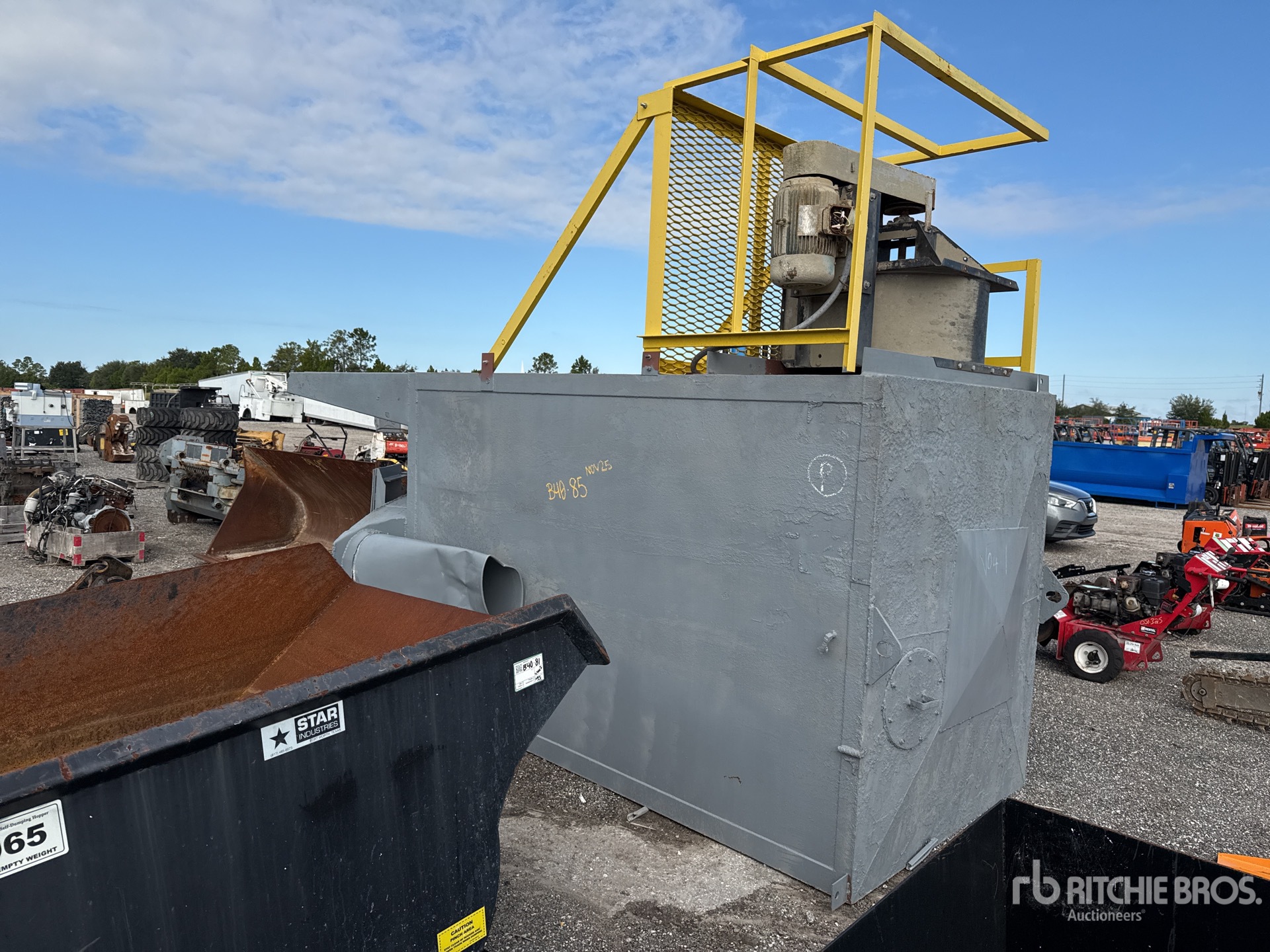 General Appearance with Bild, Ecke hinten links