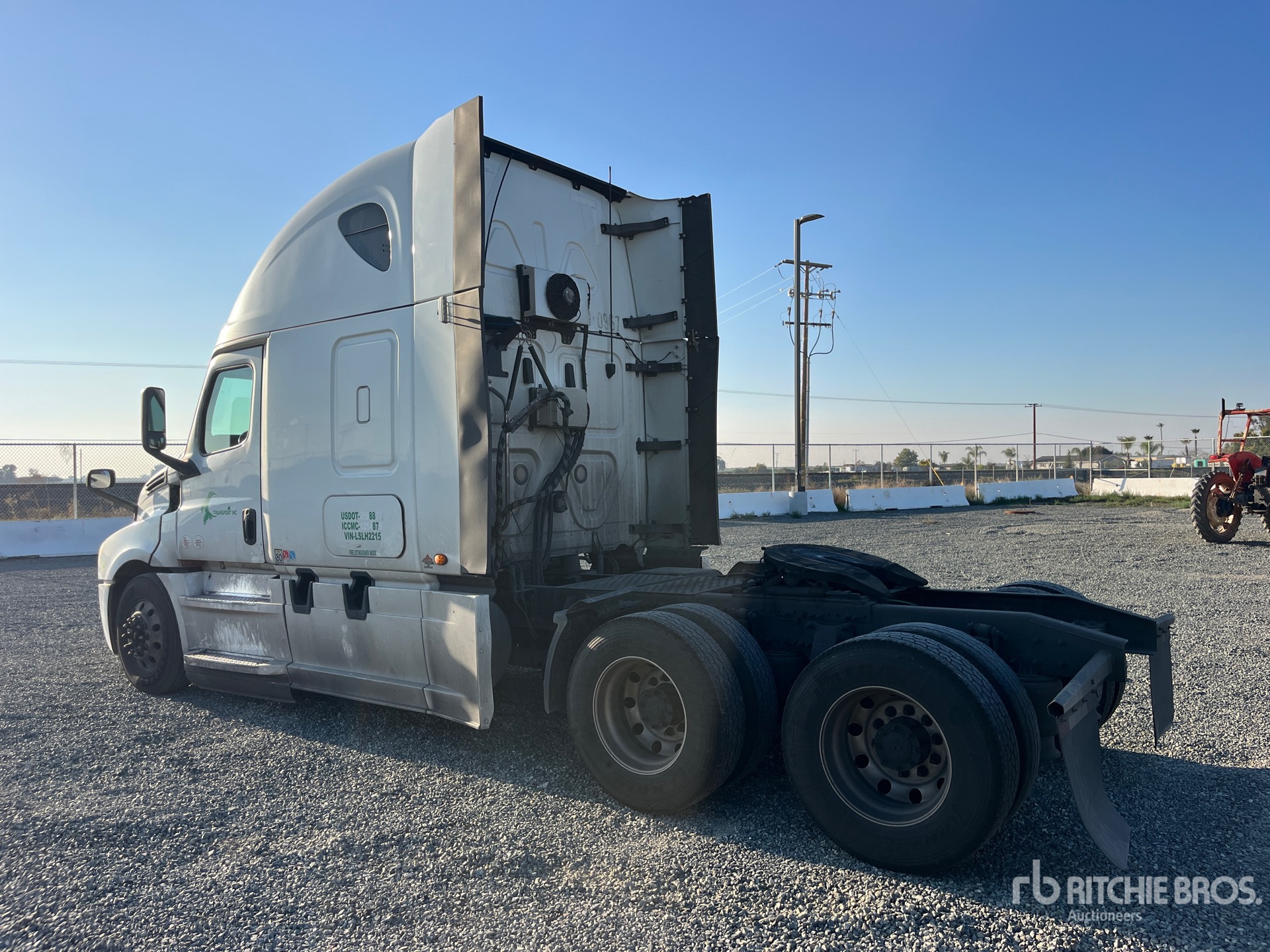 General Appearance with Foto, angolo posteriore sinistro