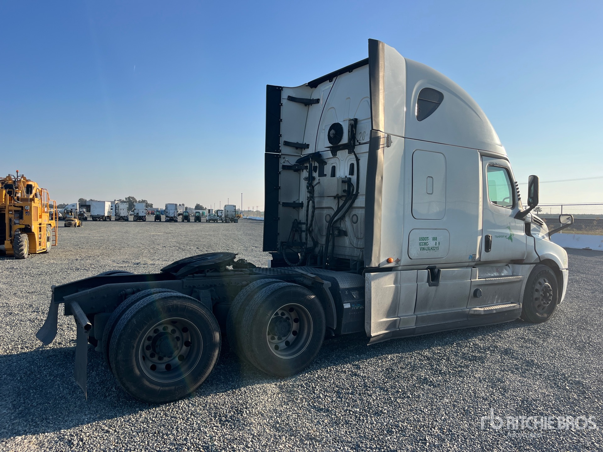 General Appearance with Foto, angolo anteriore sinistro