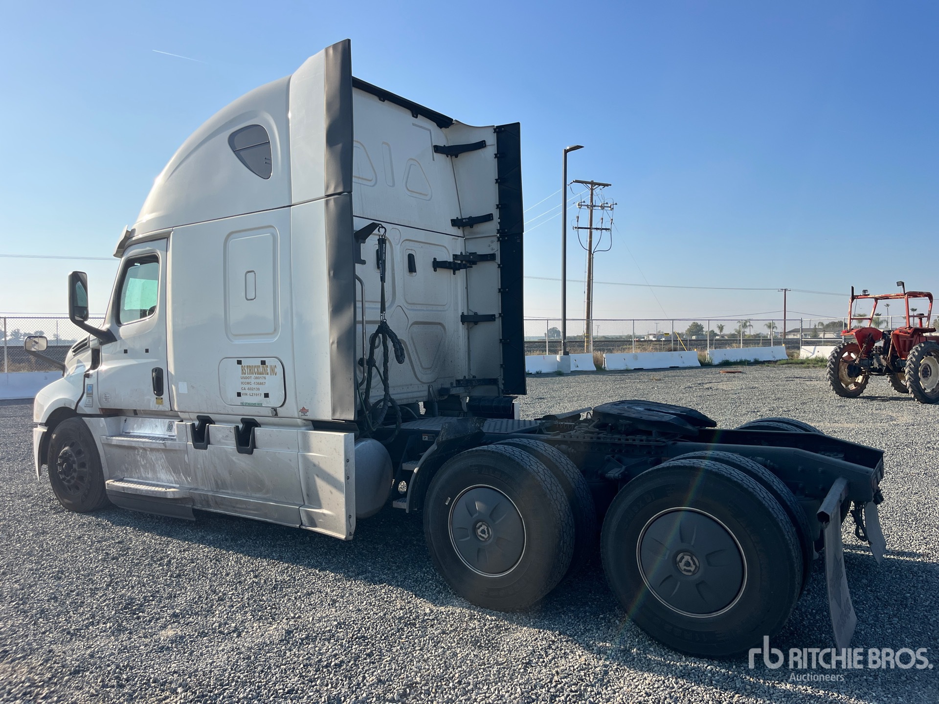 General Appearance with Foto, angolo posteriore sinistro