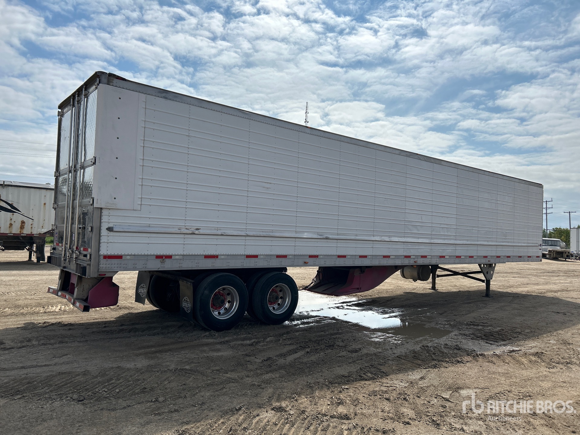 Aspect général with Image, coin arrière droit