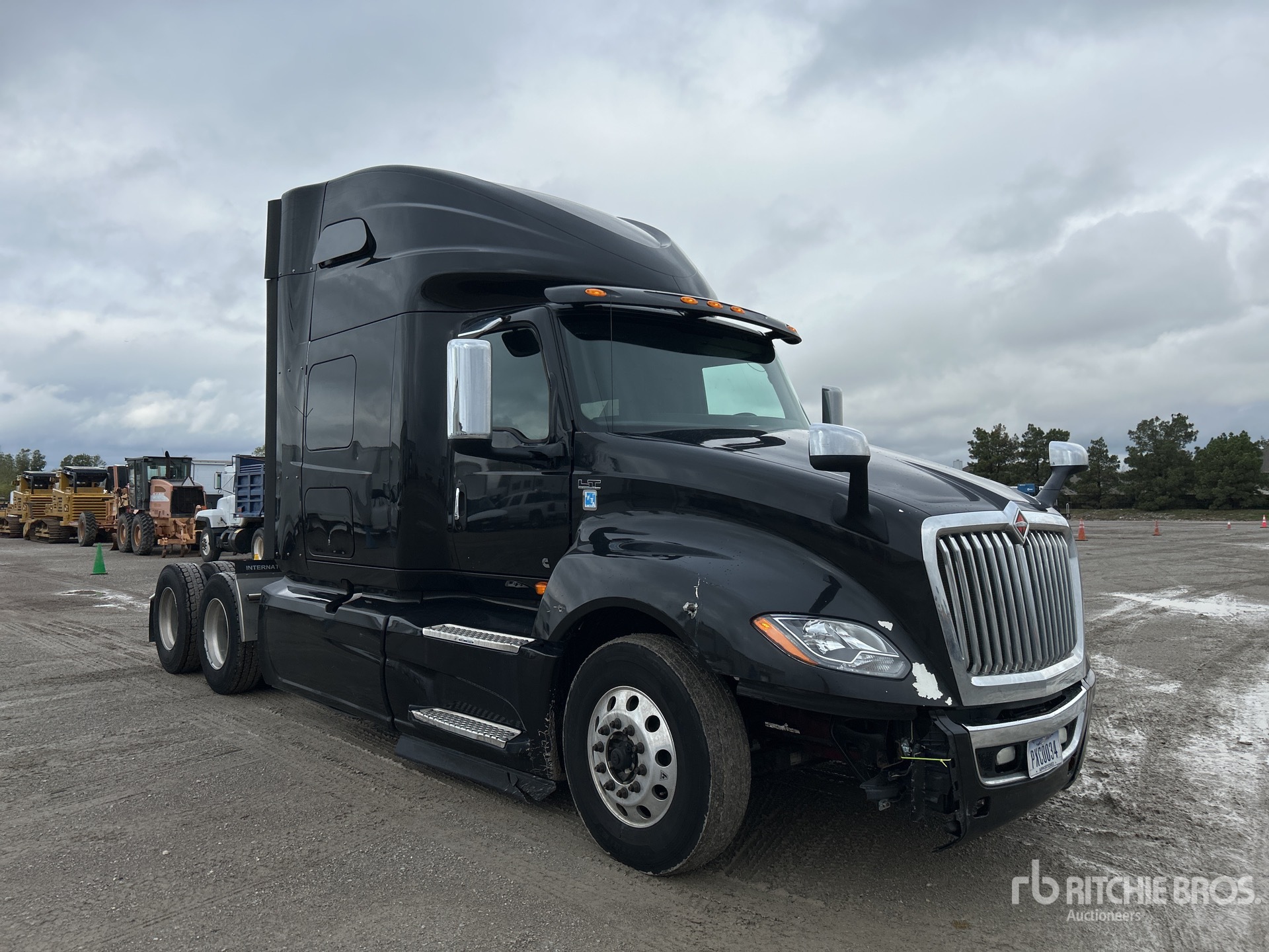 General Appearance with Picture, Right Front Corner