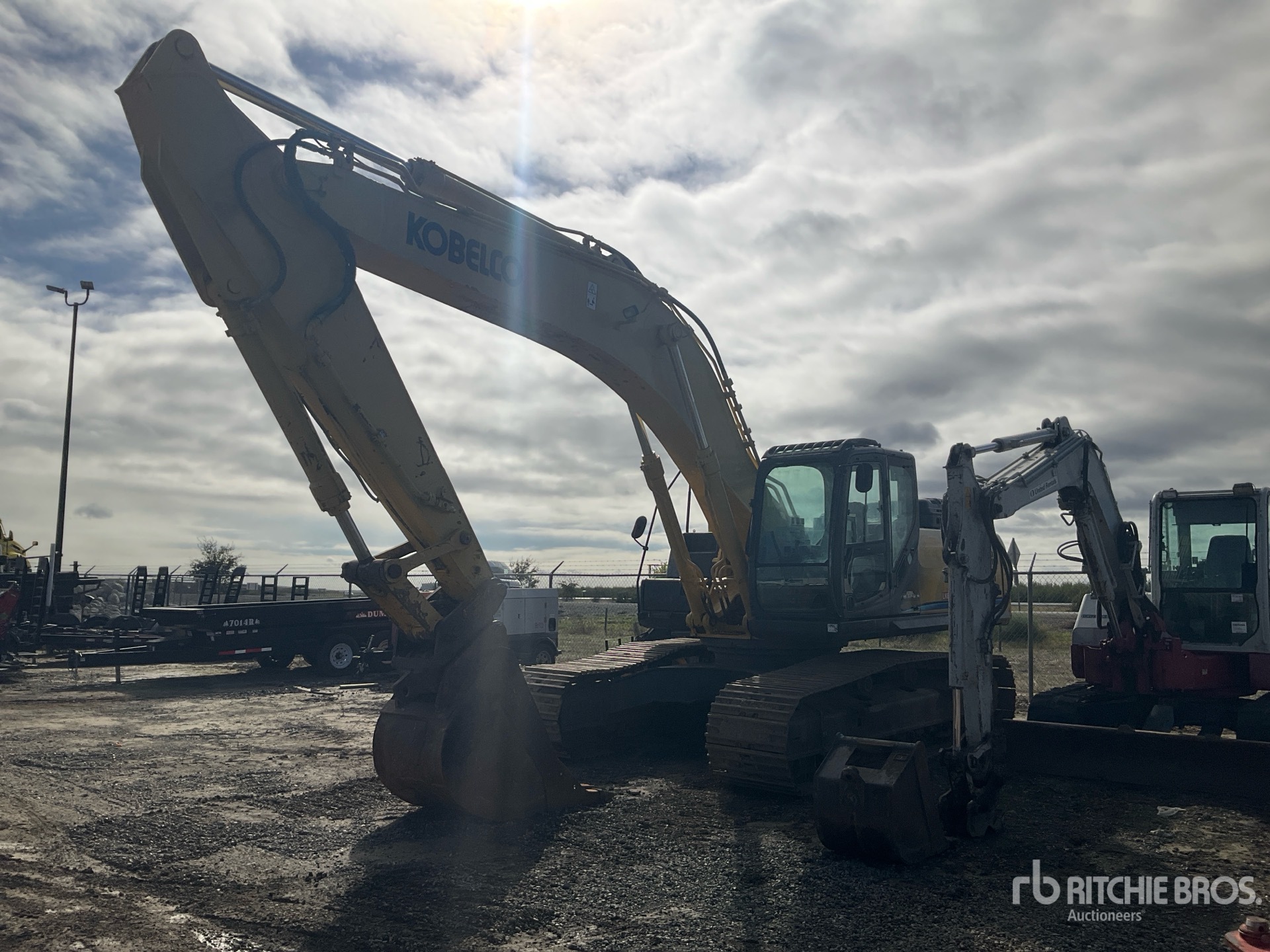 General Appearance with Featured Photo