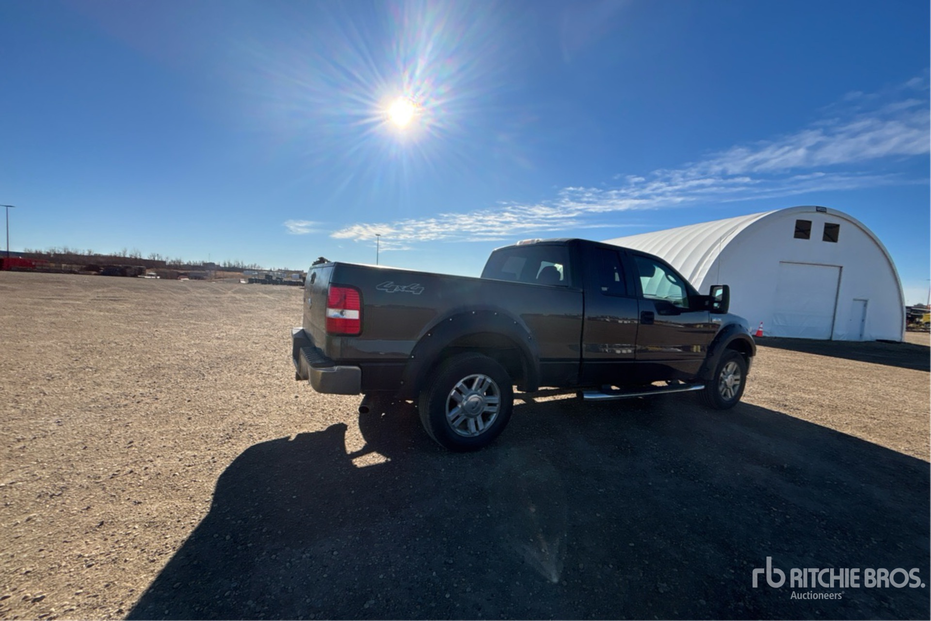 Aspect général with Image, coin arrière droit
