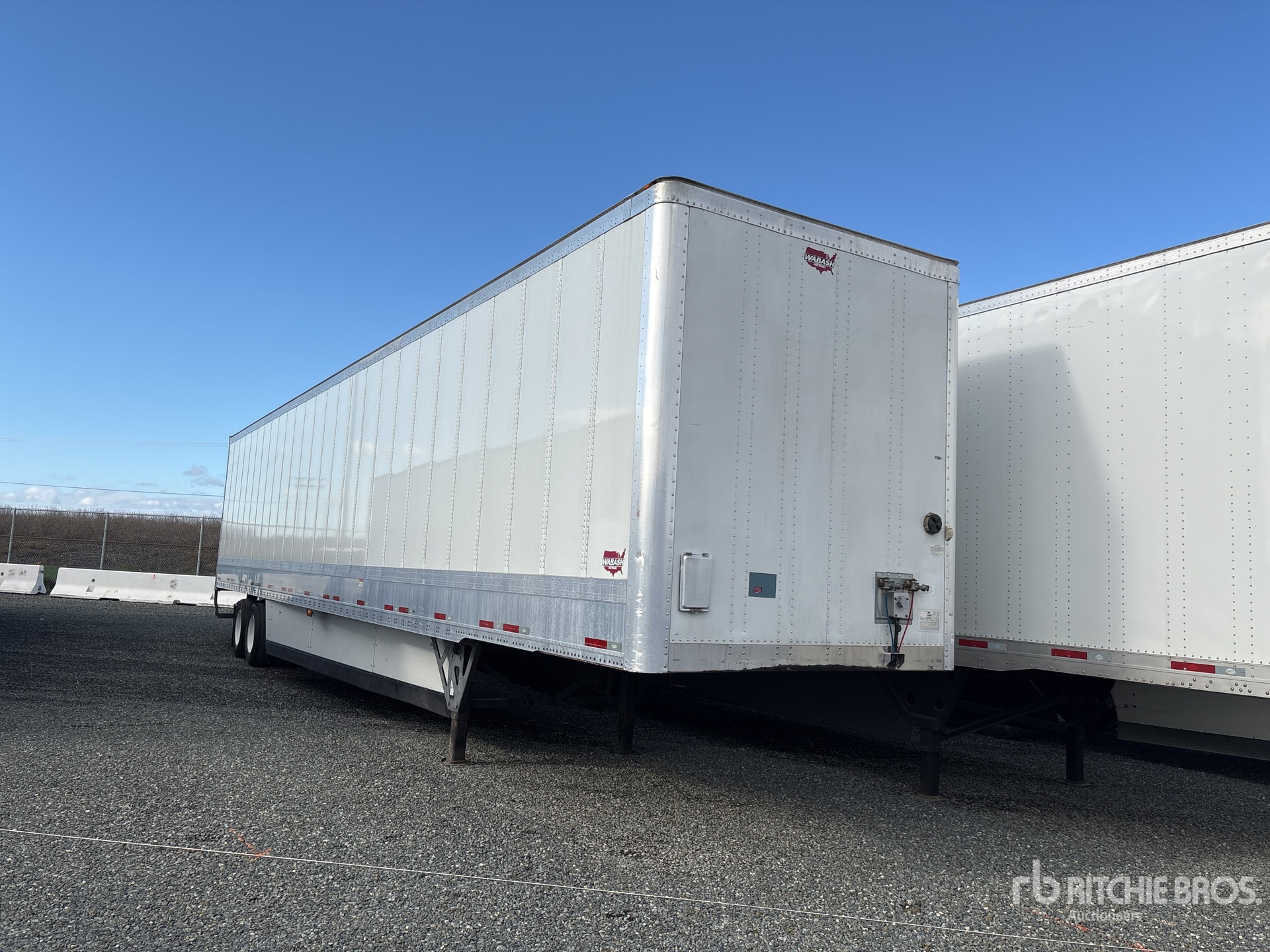 Aspect général with Image, coin avant droit