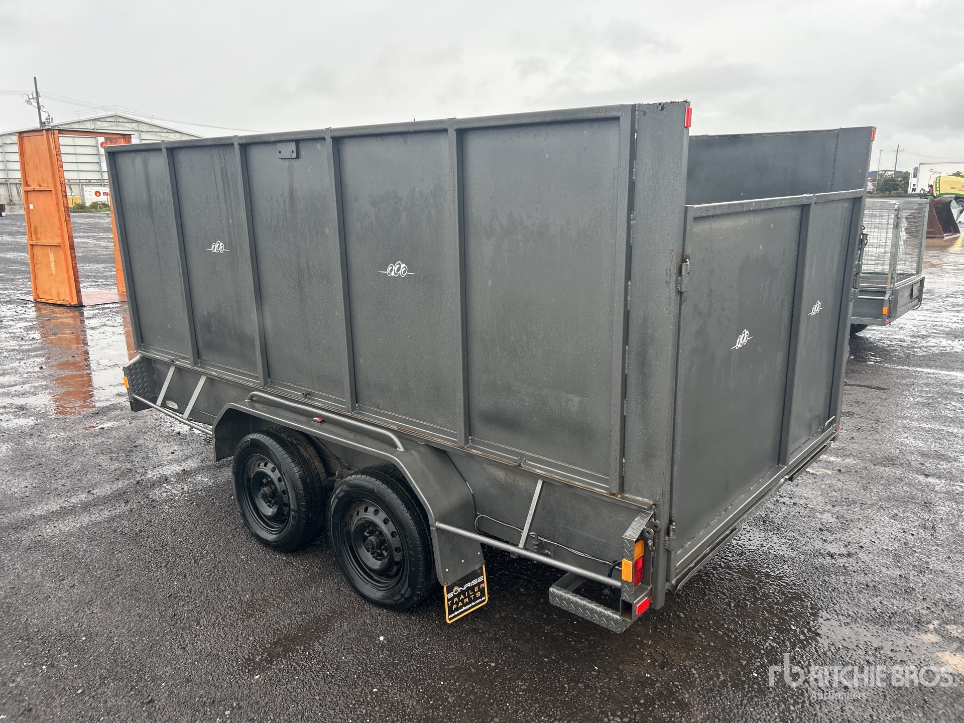 General Appearance with Picture, Right Rear Corner