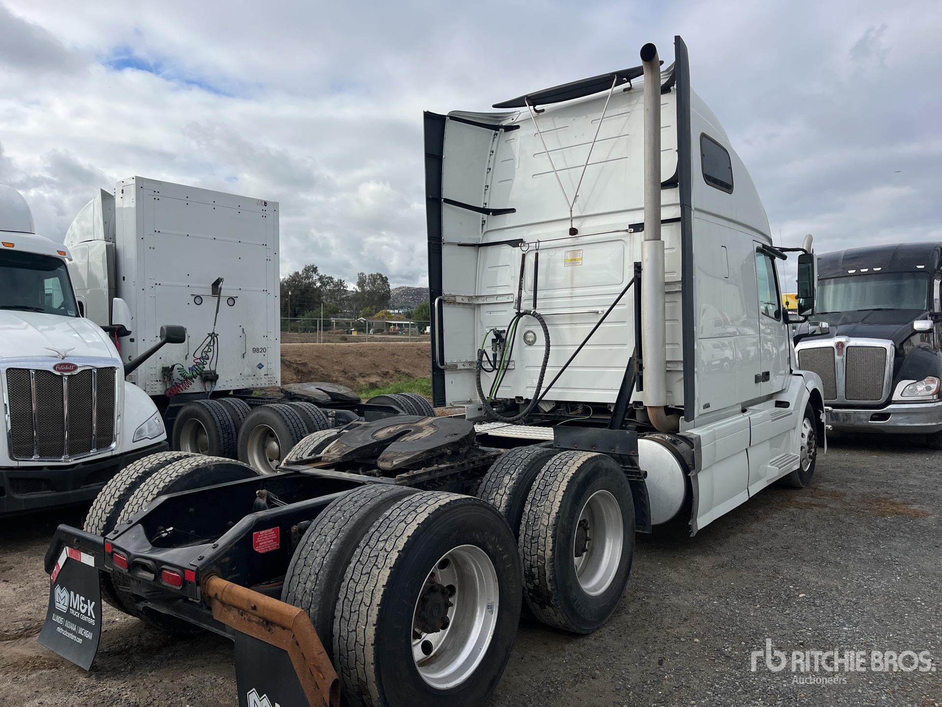 General Appearance with Foto, angolo anteriore sinistro