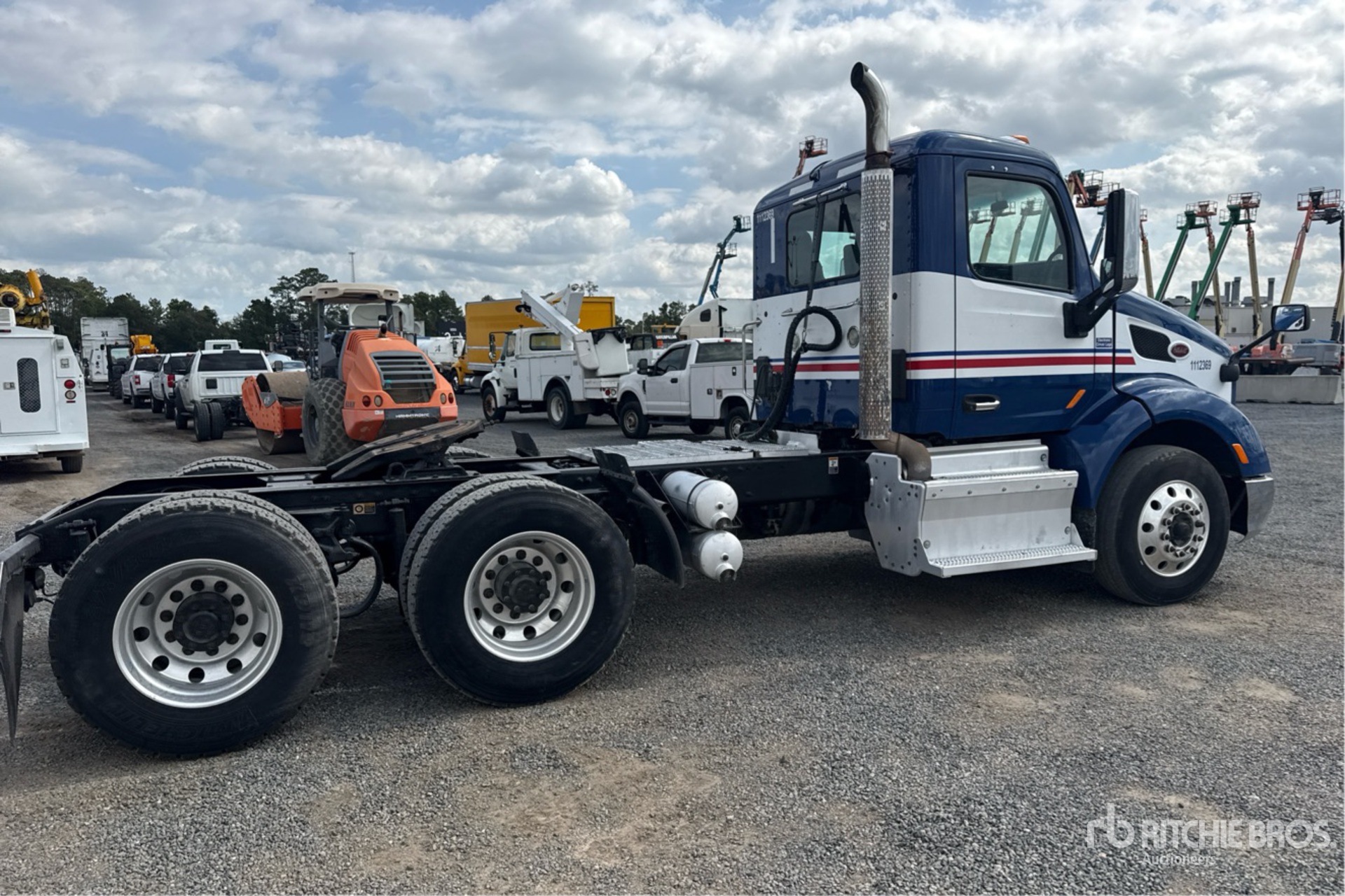 Aspect général with Image, coin arrière droit