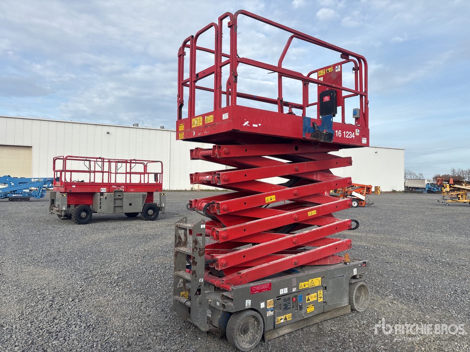 General Appearance with Picture, Left Front Corner