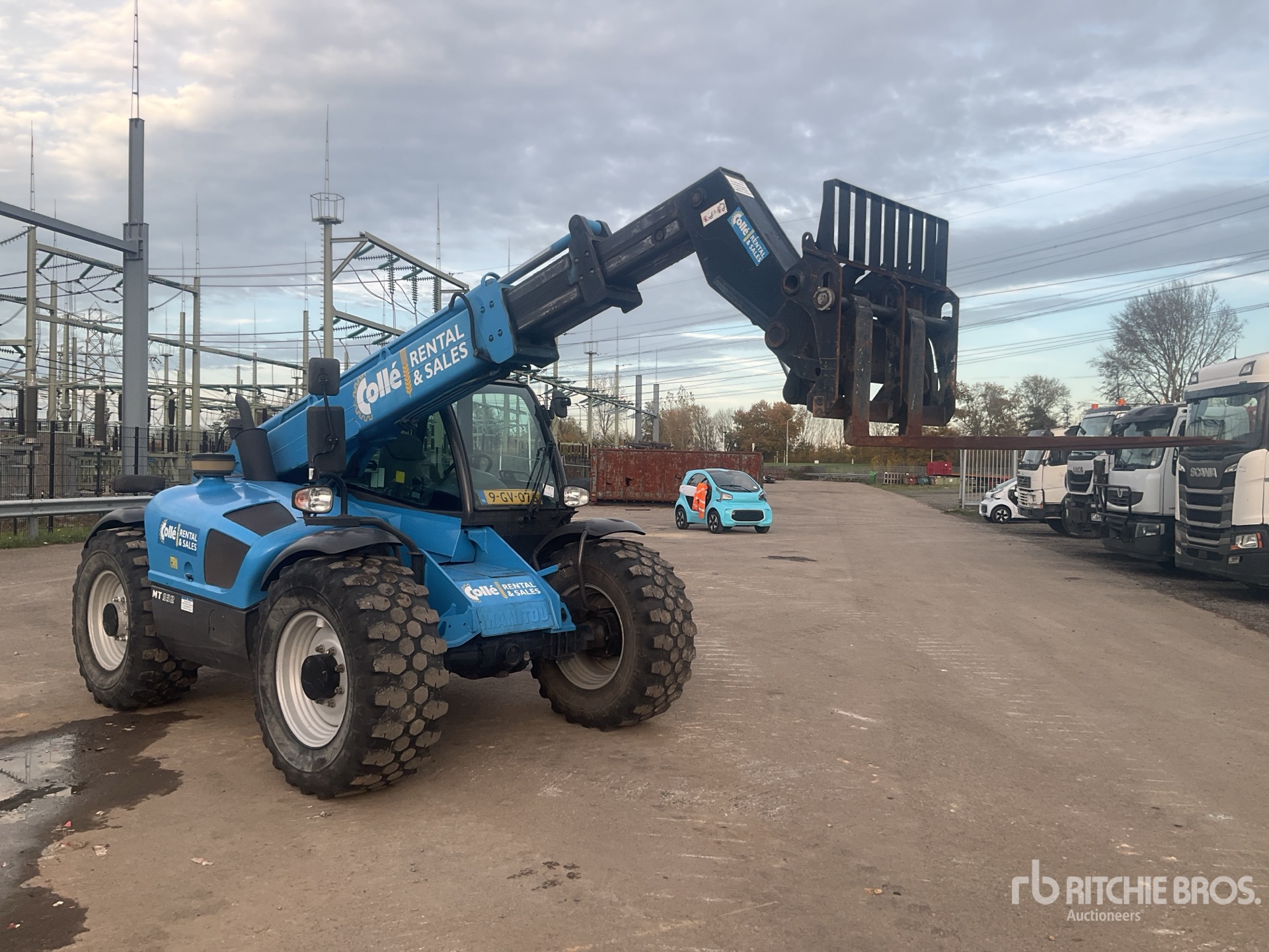 General Appearance with Picture, Right Front Corner