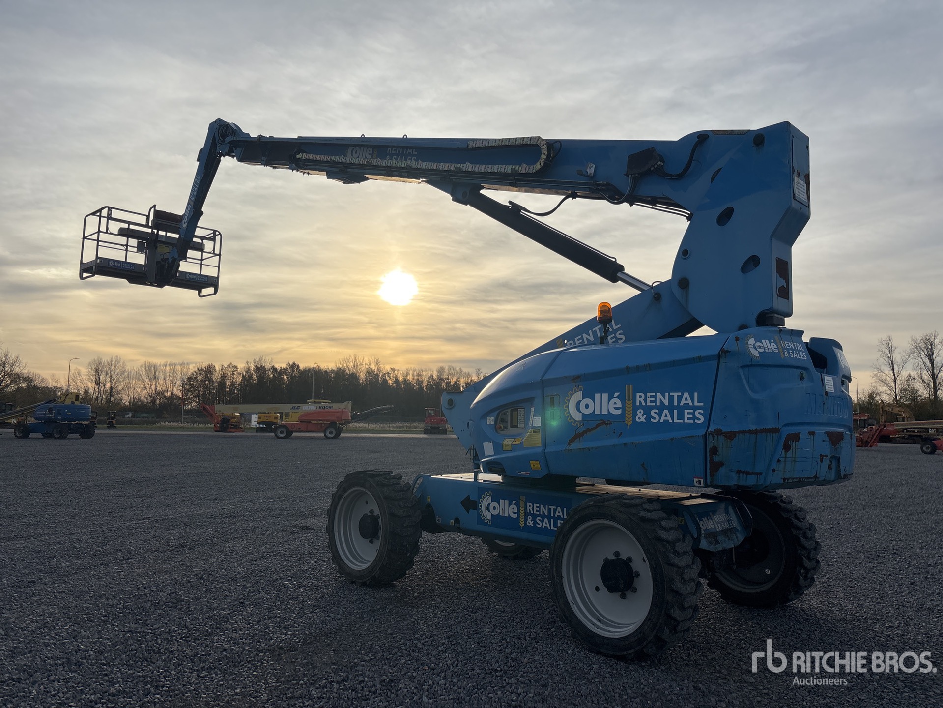 General Appearance with Picture, Right Front Corner