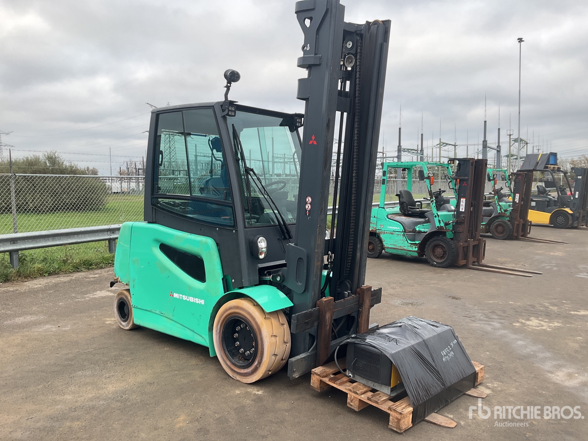 General Appearance with Picture, Right Front Corner