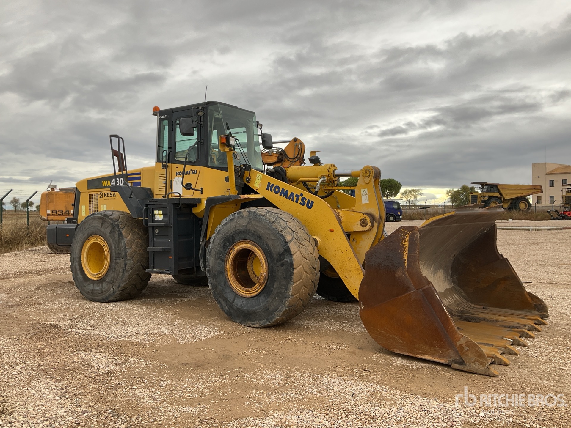 General Appearance with Picture, Right Front Corner