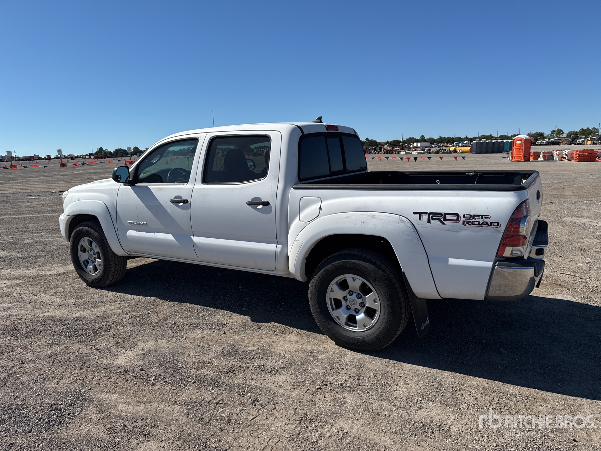 General Appearance with Foto, angolo posteriore sinistro