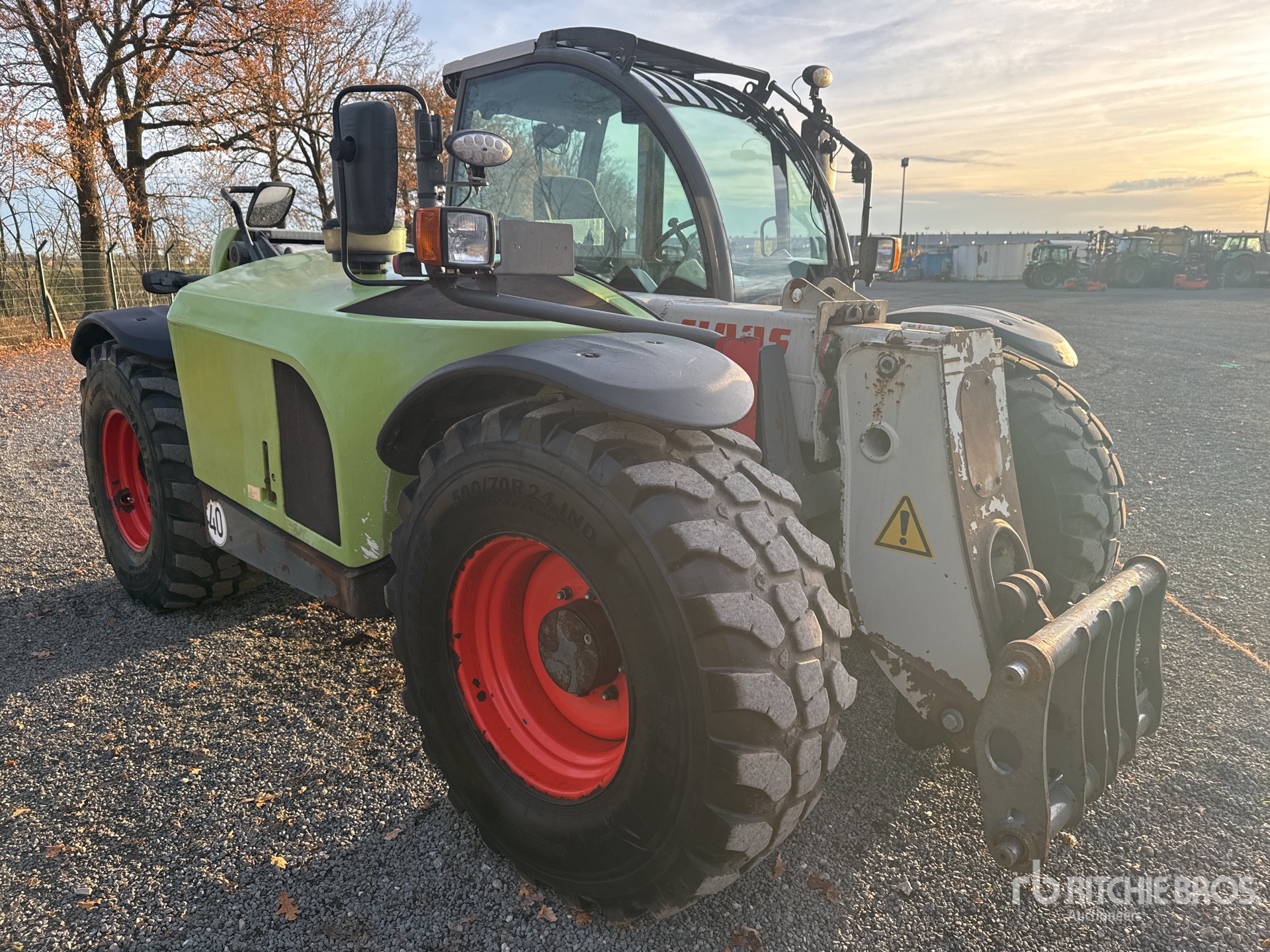 Aspect général with Image, coin avant droit