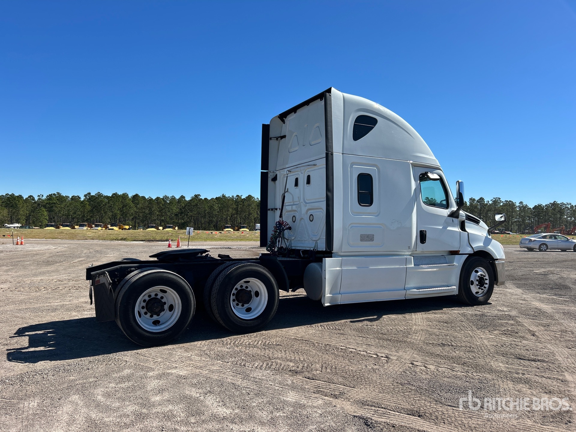 General Appearance with Foto, angolo anteriore sinistro