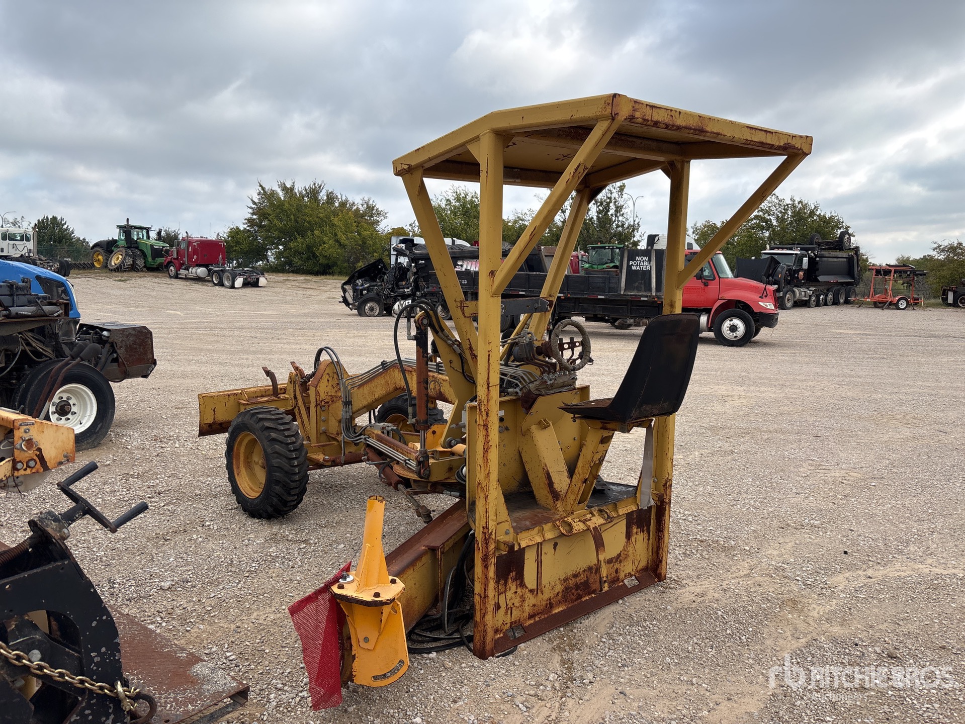 General Appearance with Picture, Left Rear Corner