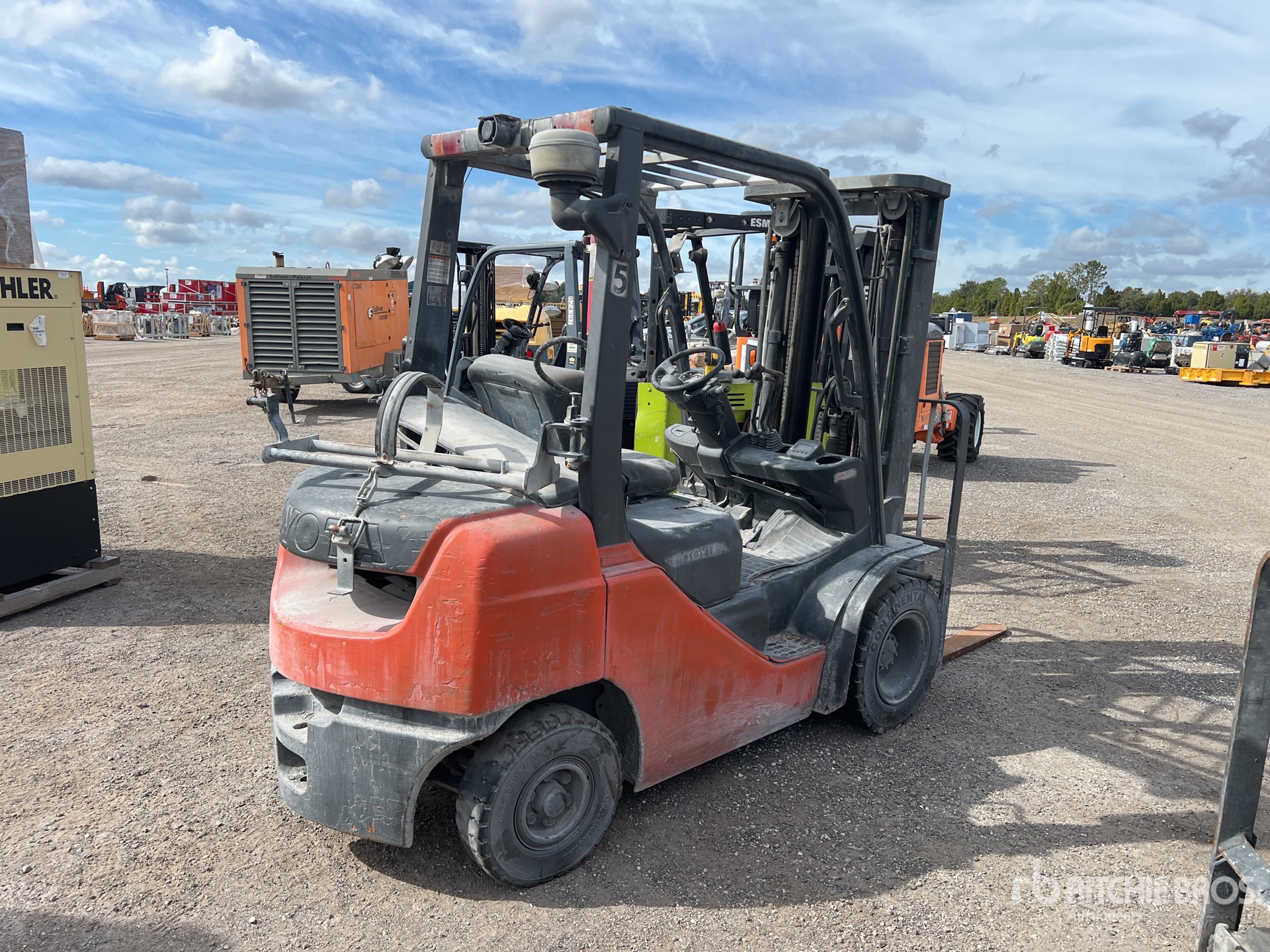 Aspect général with Image, coin arrière droit