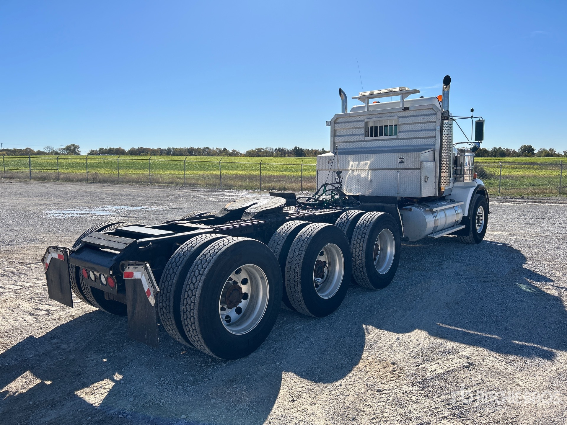 General Appearance with Foto, angolo anteriore sinistro