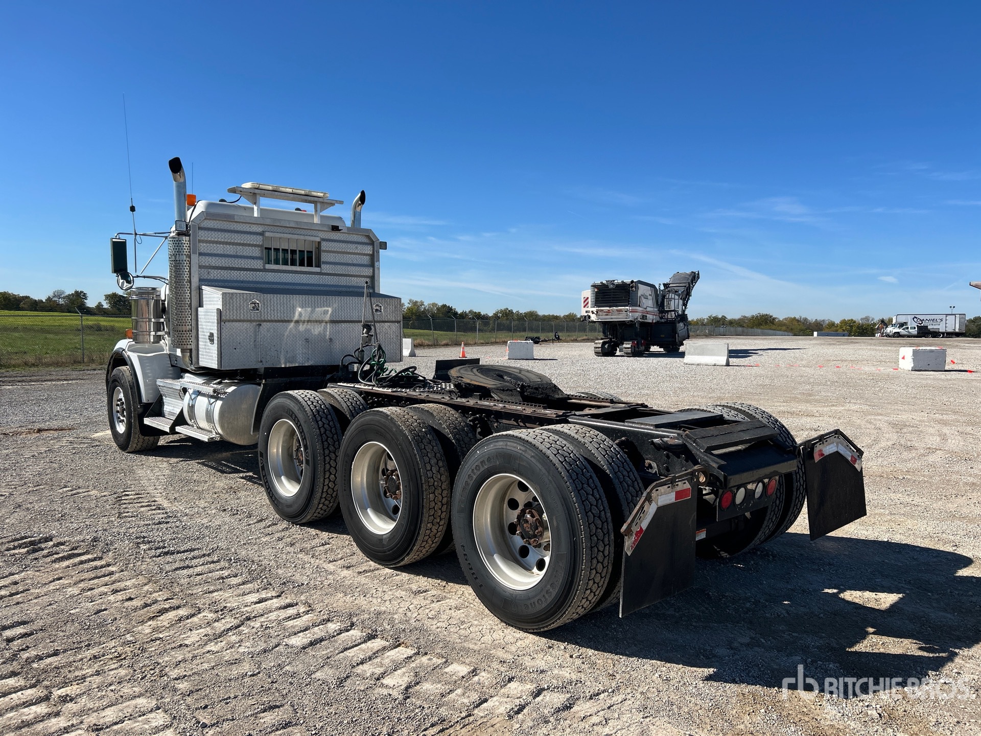 General Appearance with Foto, angolo posteriore sinistro