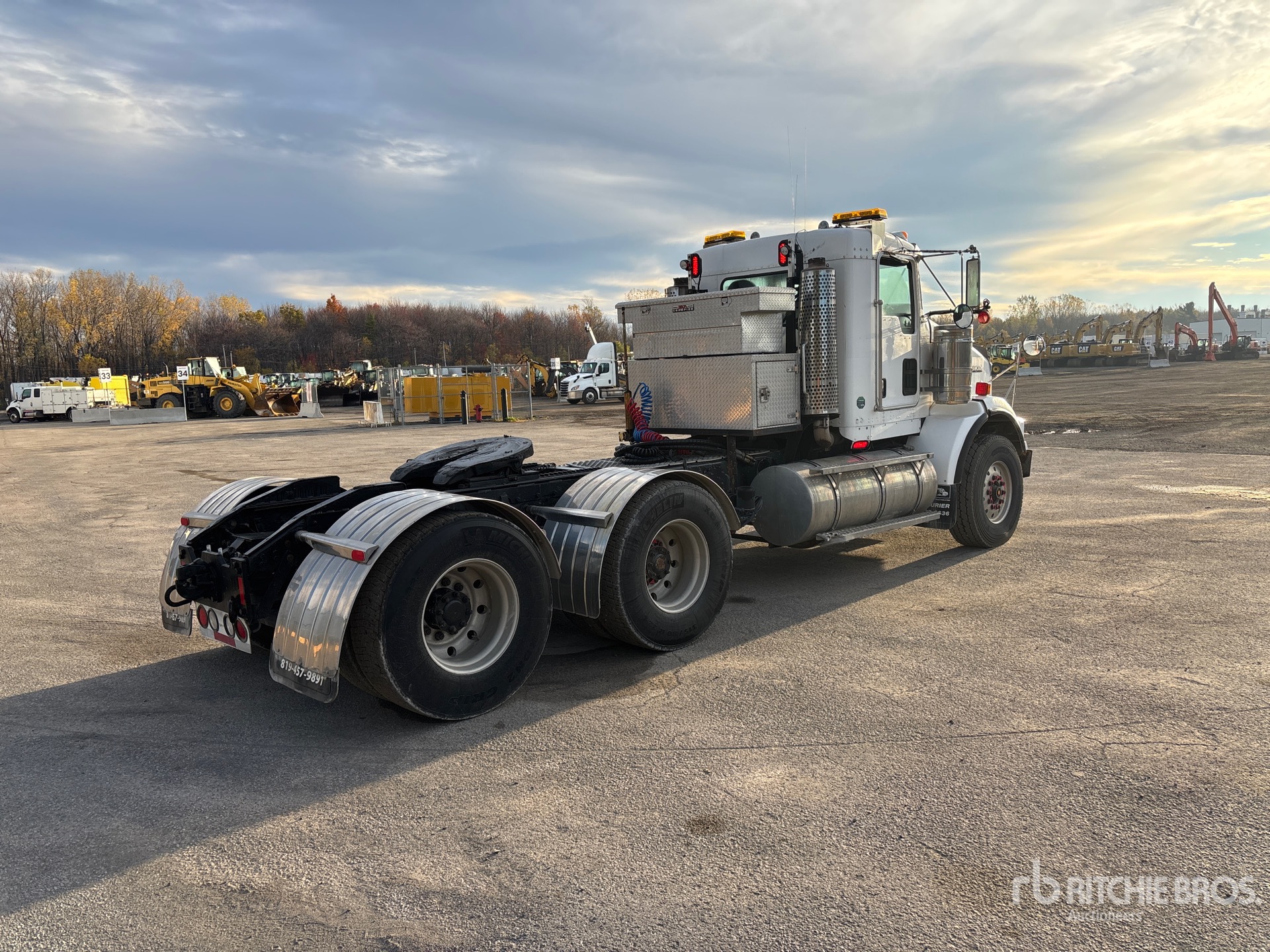 Aspect général with Image, coin arrière droit