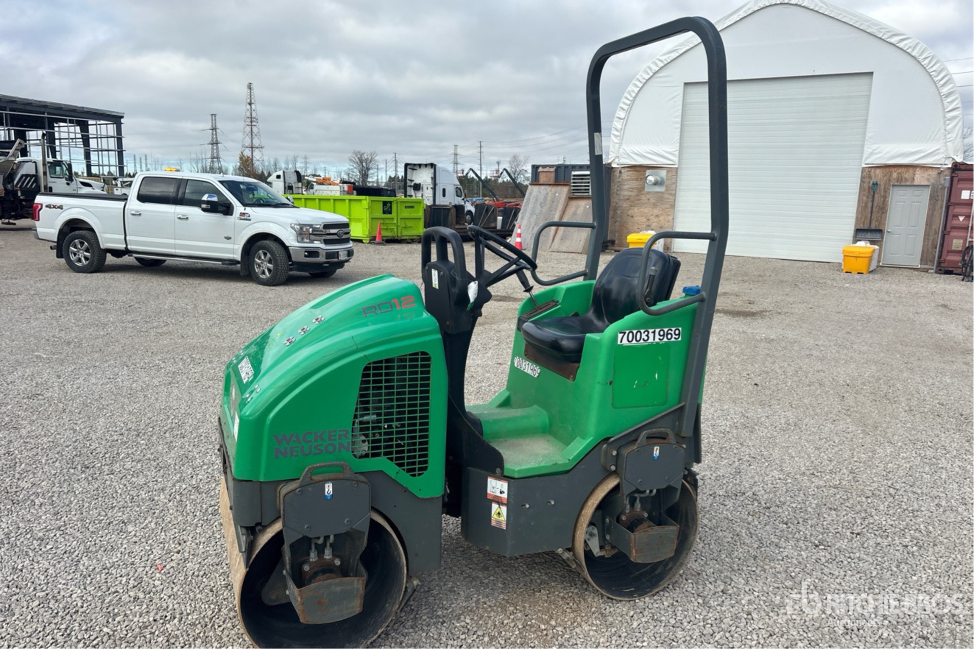 General Appearance with Bild, Ecke vorne links