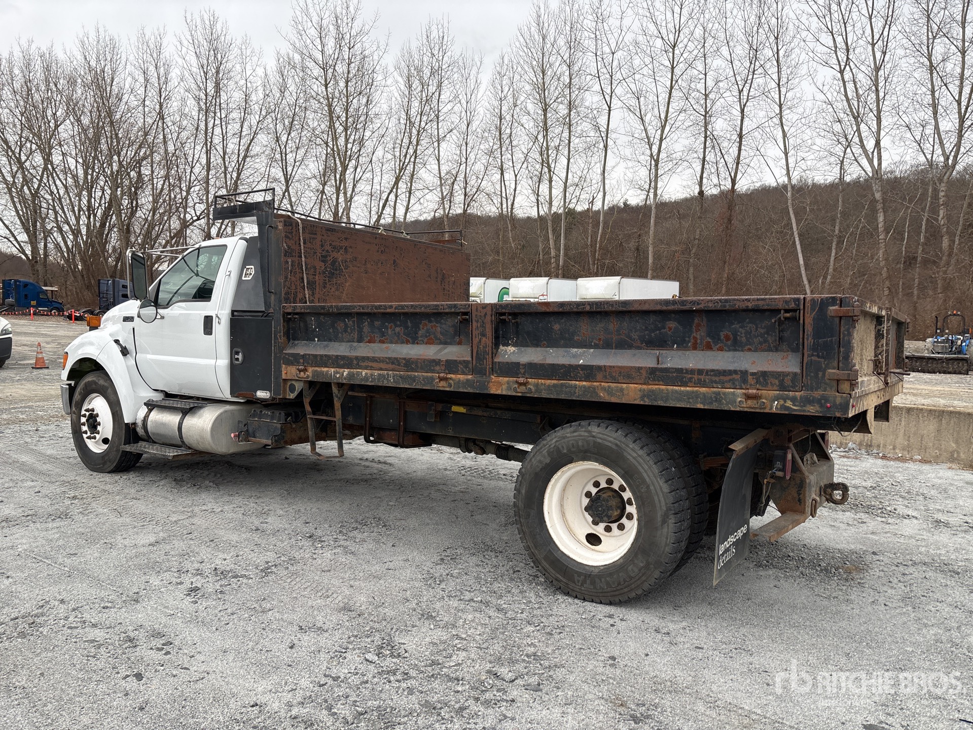 General Appearance with Foto, angolo posteriore sinistro