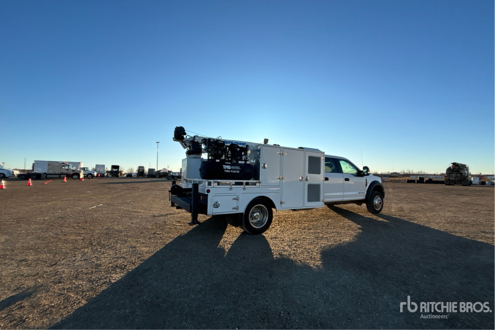 Aspect général with Image, coin arrière droit