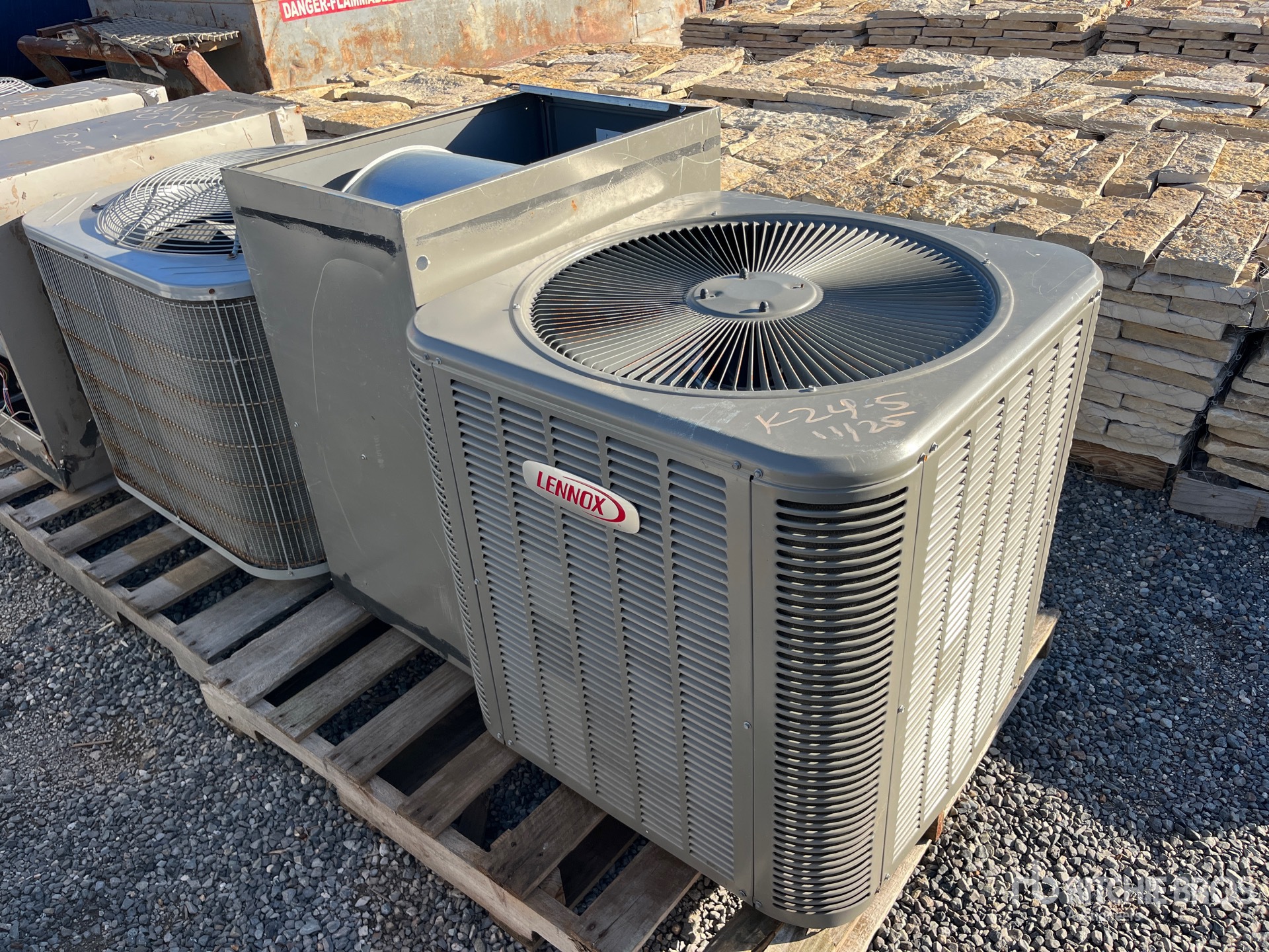 General Appearance with Image, coin avant gauche