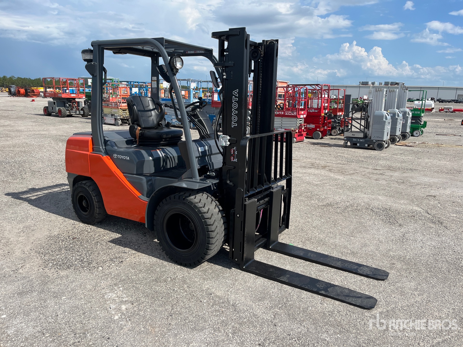 General Appearance with Picture, Right Front Corner