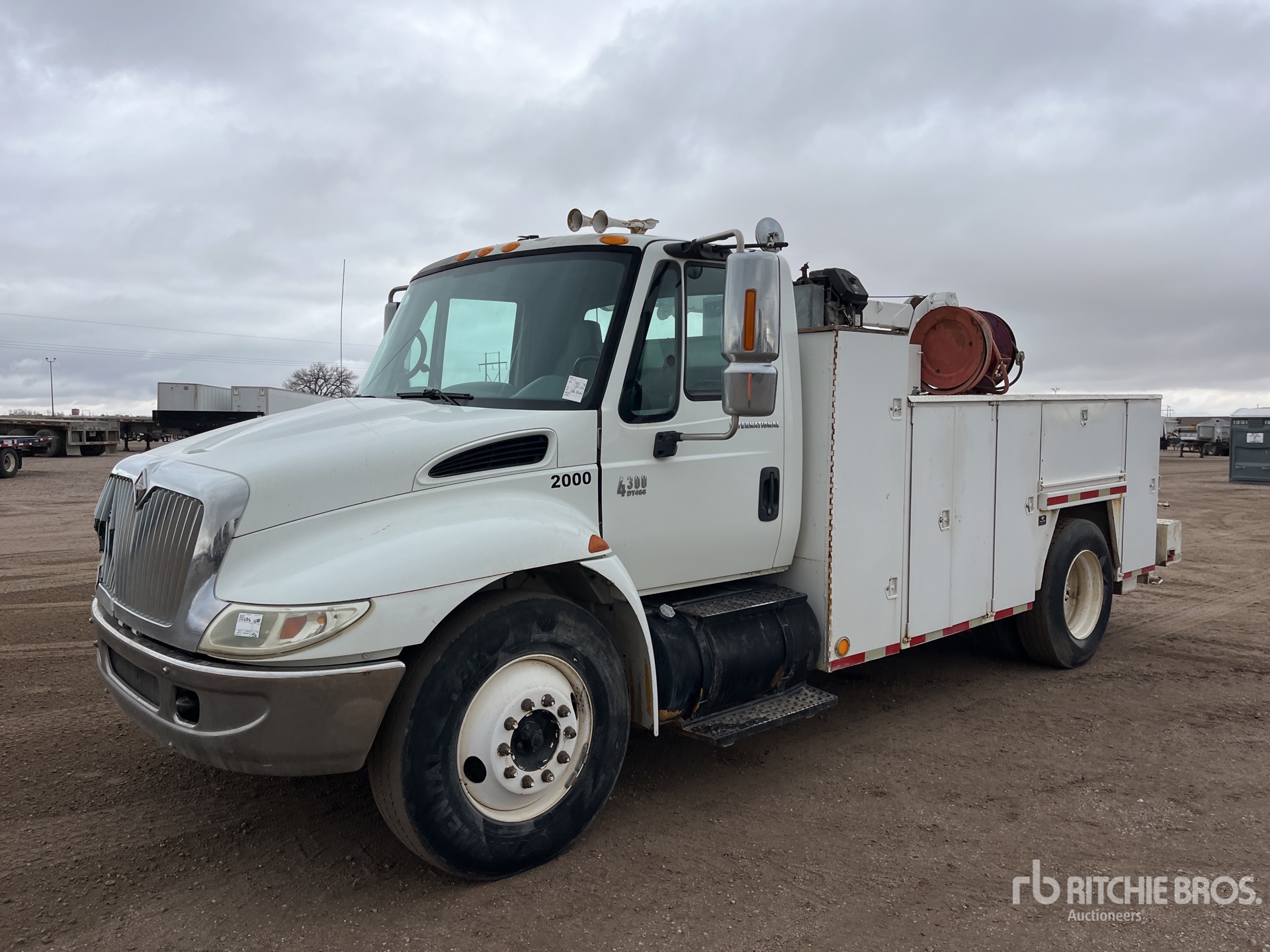 General Appearance with Picture, Left Front Corner