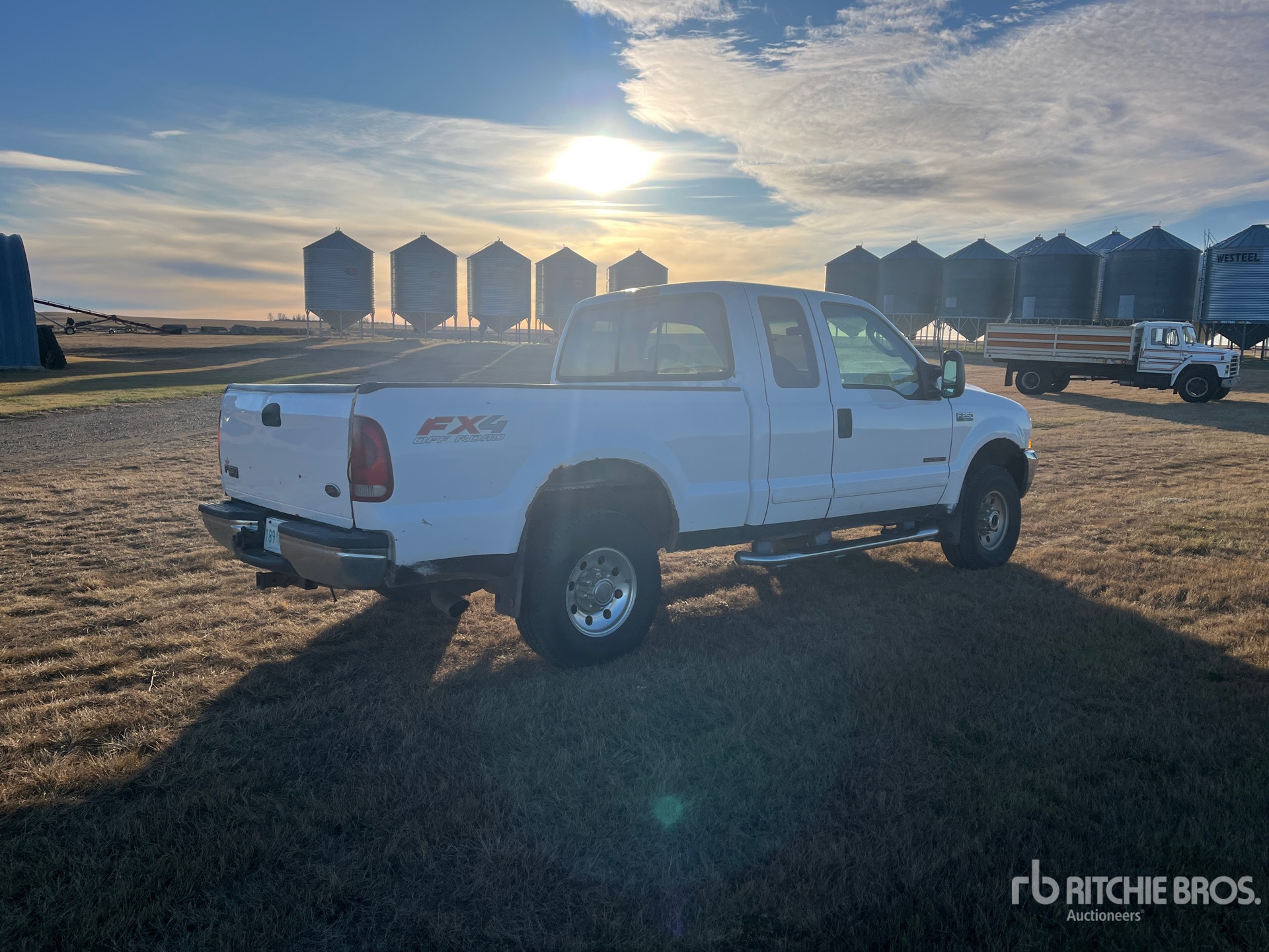 General Appearance with Foto, angolo anteriore sinistro