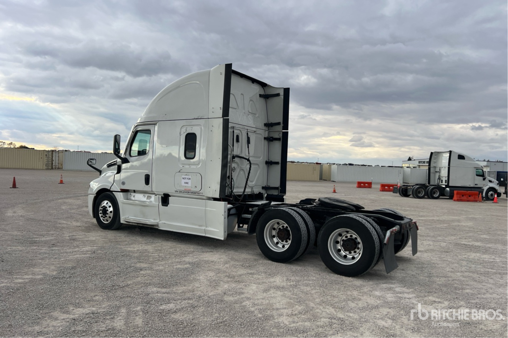 General Appearance with Bild, Ecke hinten links