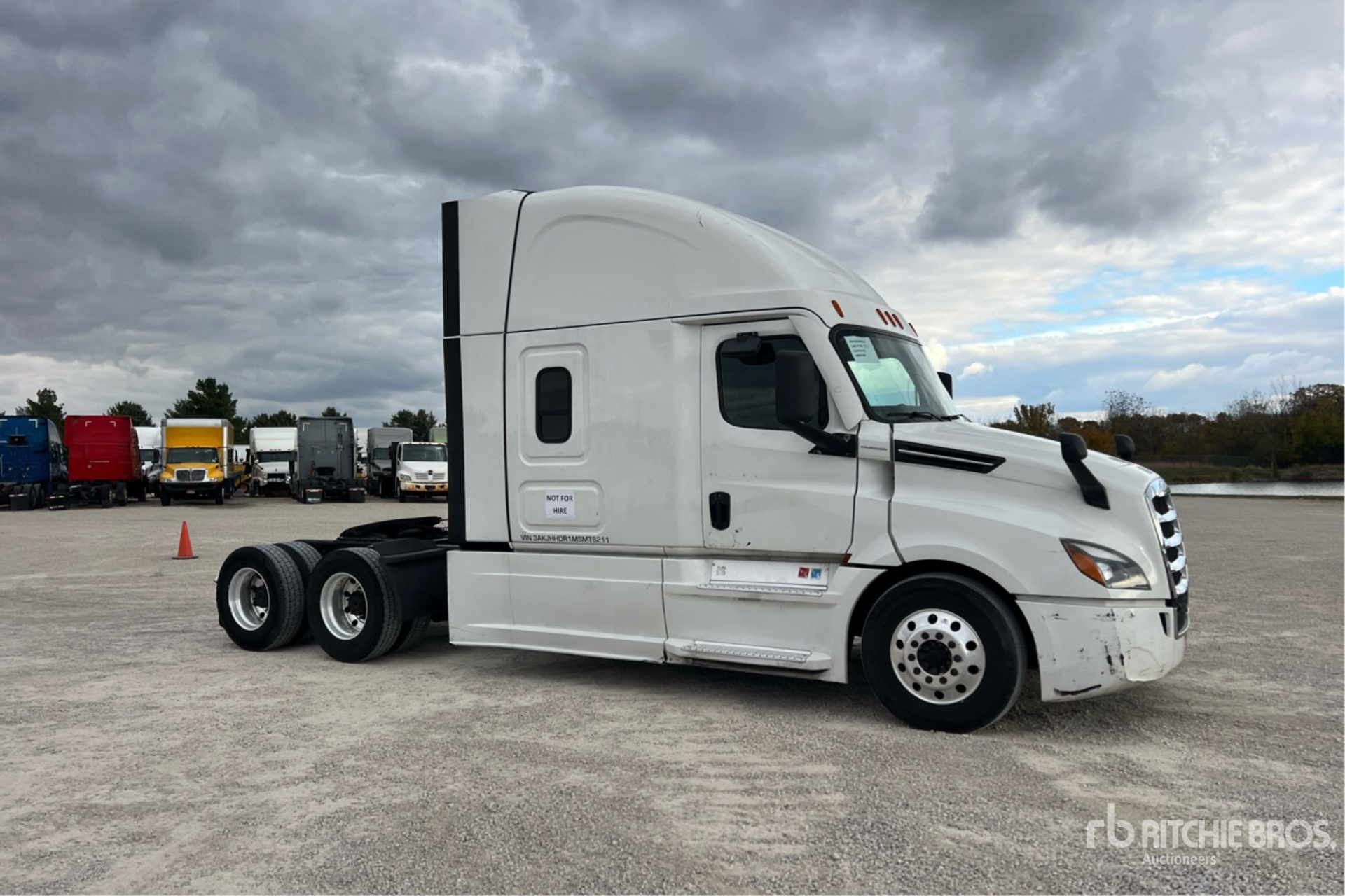 General Appearance with Bild, Ecke vorne rechts