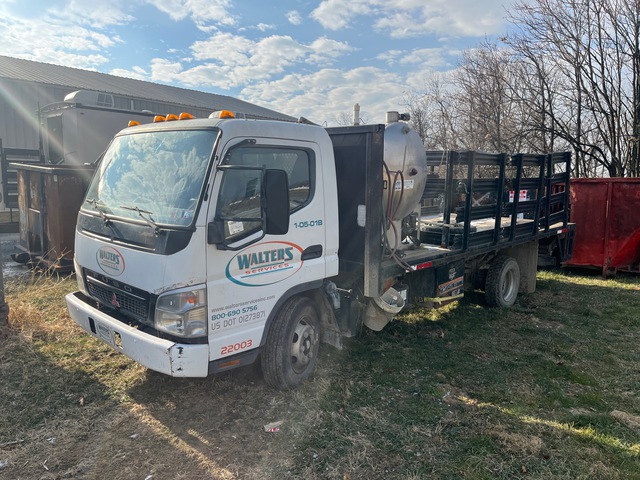 2005 Mitsubishi Fuso FE85D 4x2 Vacuum Tanker Truck