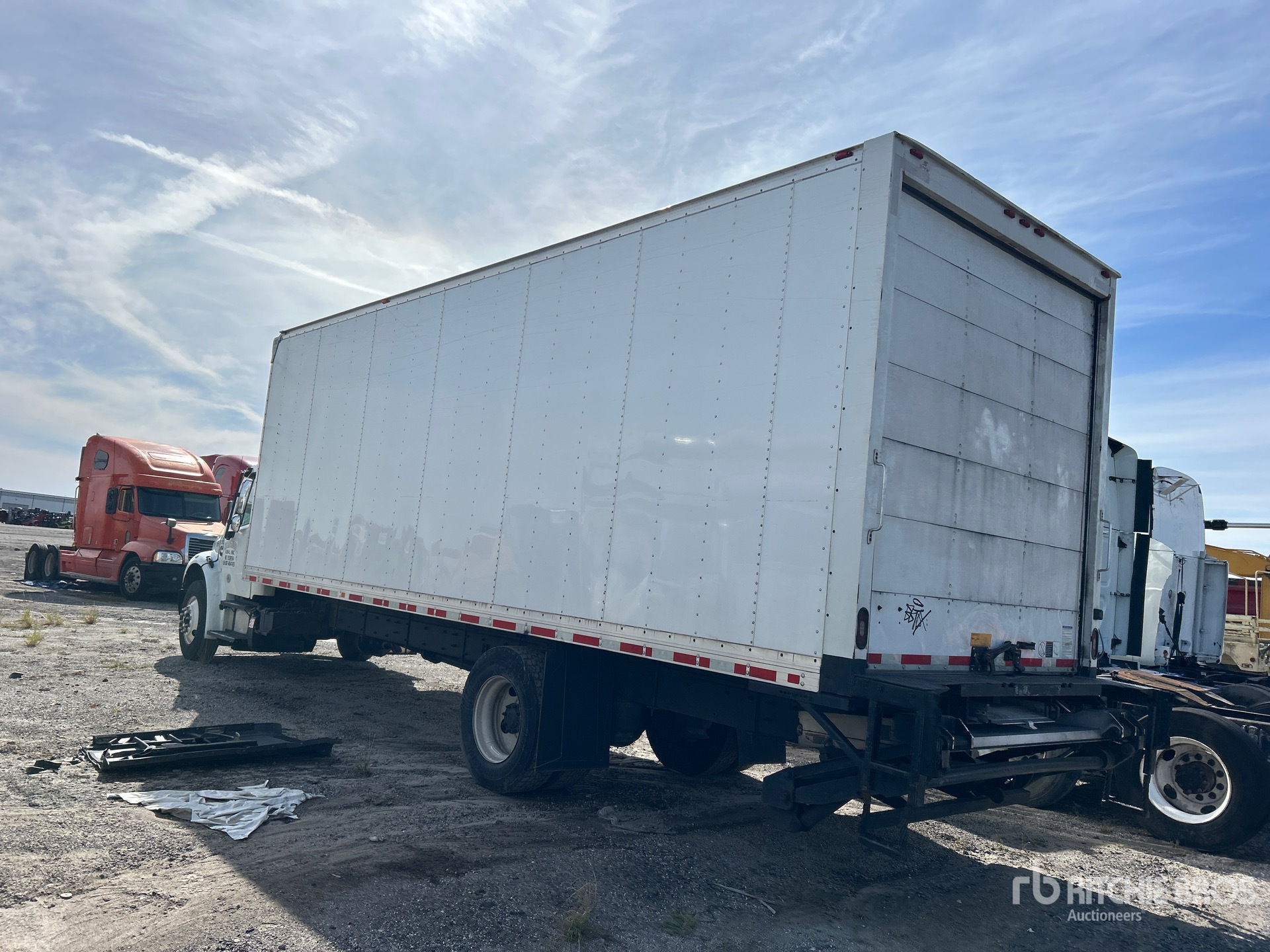 General Appearance with Foto, angolo posteriore sinistro