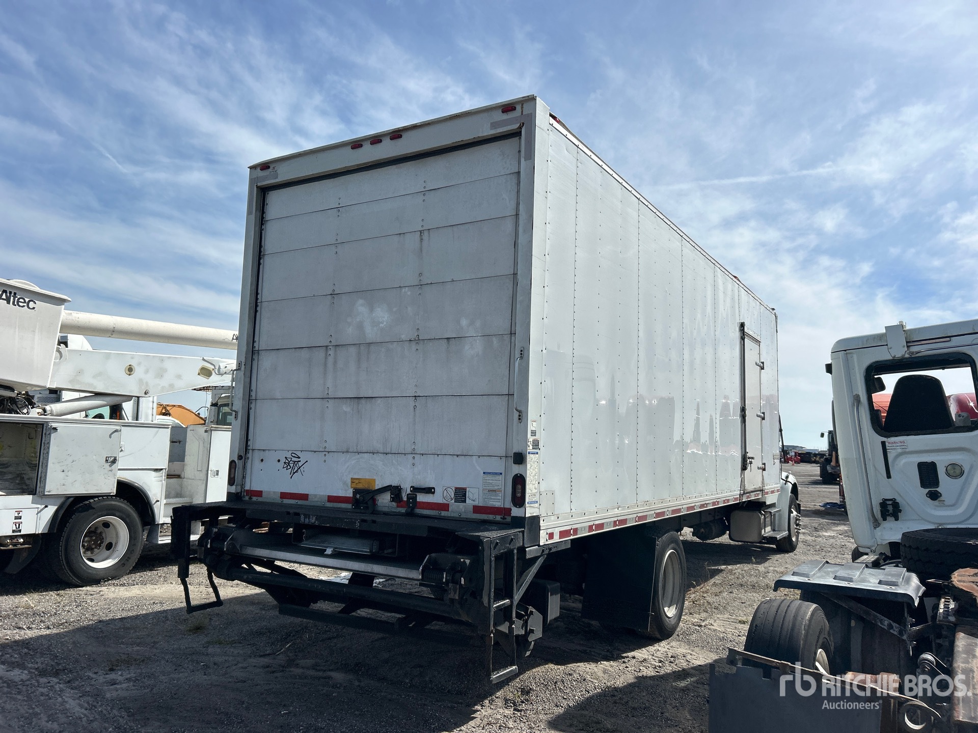 General Appearance with Foto, angolo anteriore sinistro