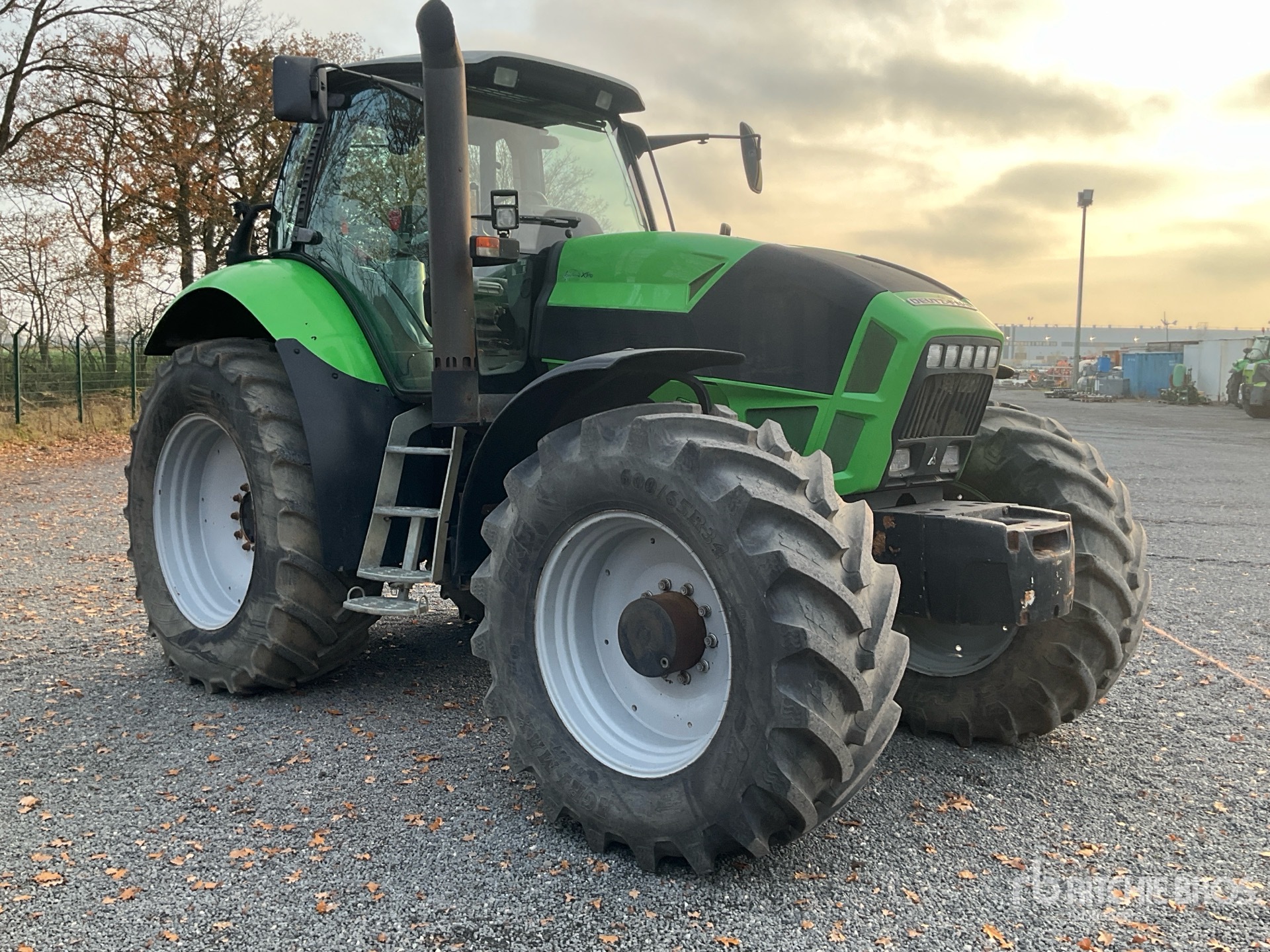 General Appearance with Image, coin avant droit