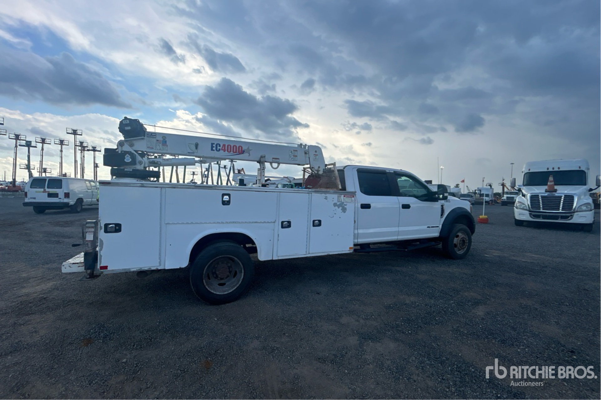 Aspect général with Image, coin arrière droit