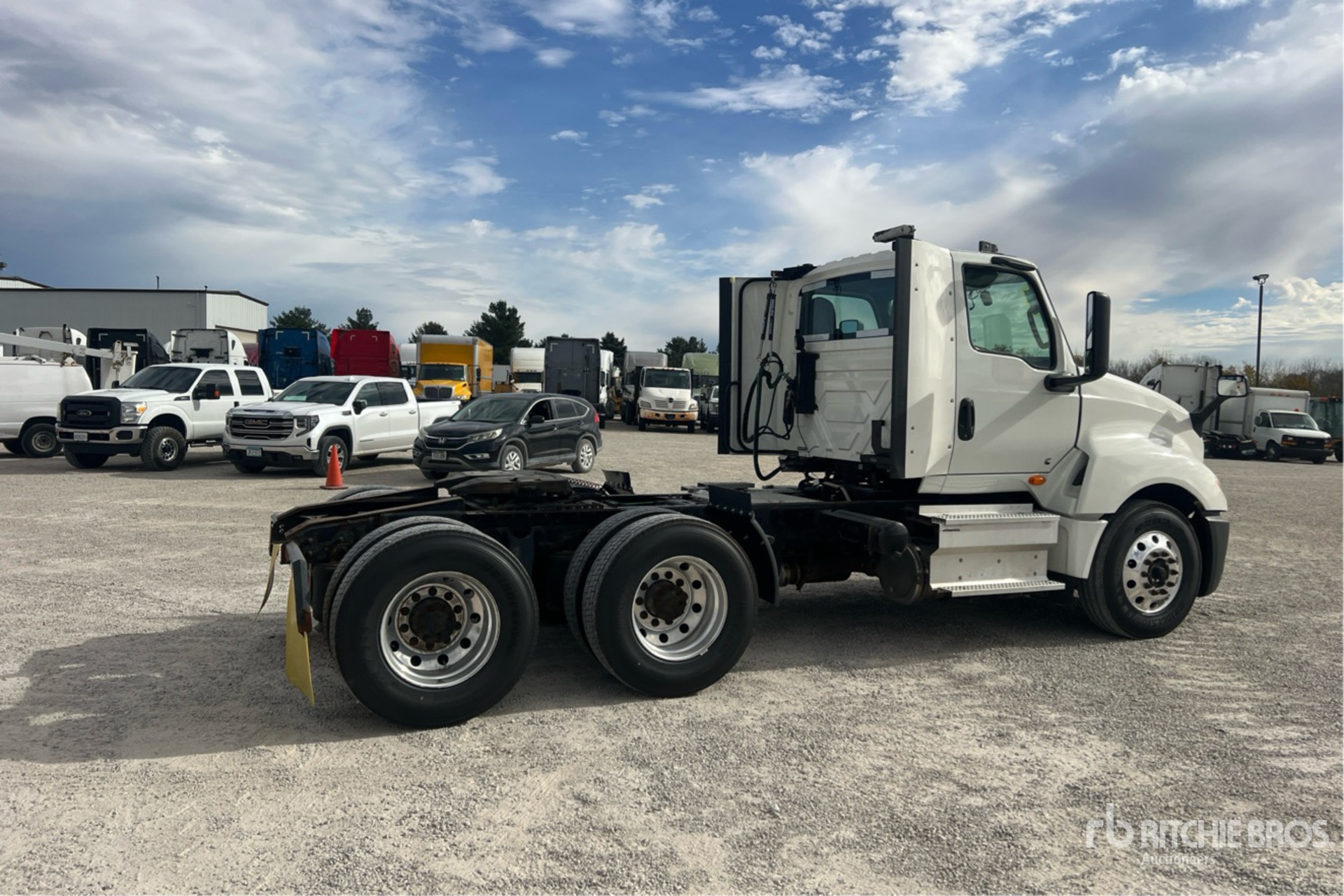 General Appearance with Foto, angolo anteriore sinistro