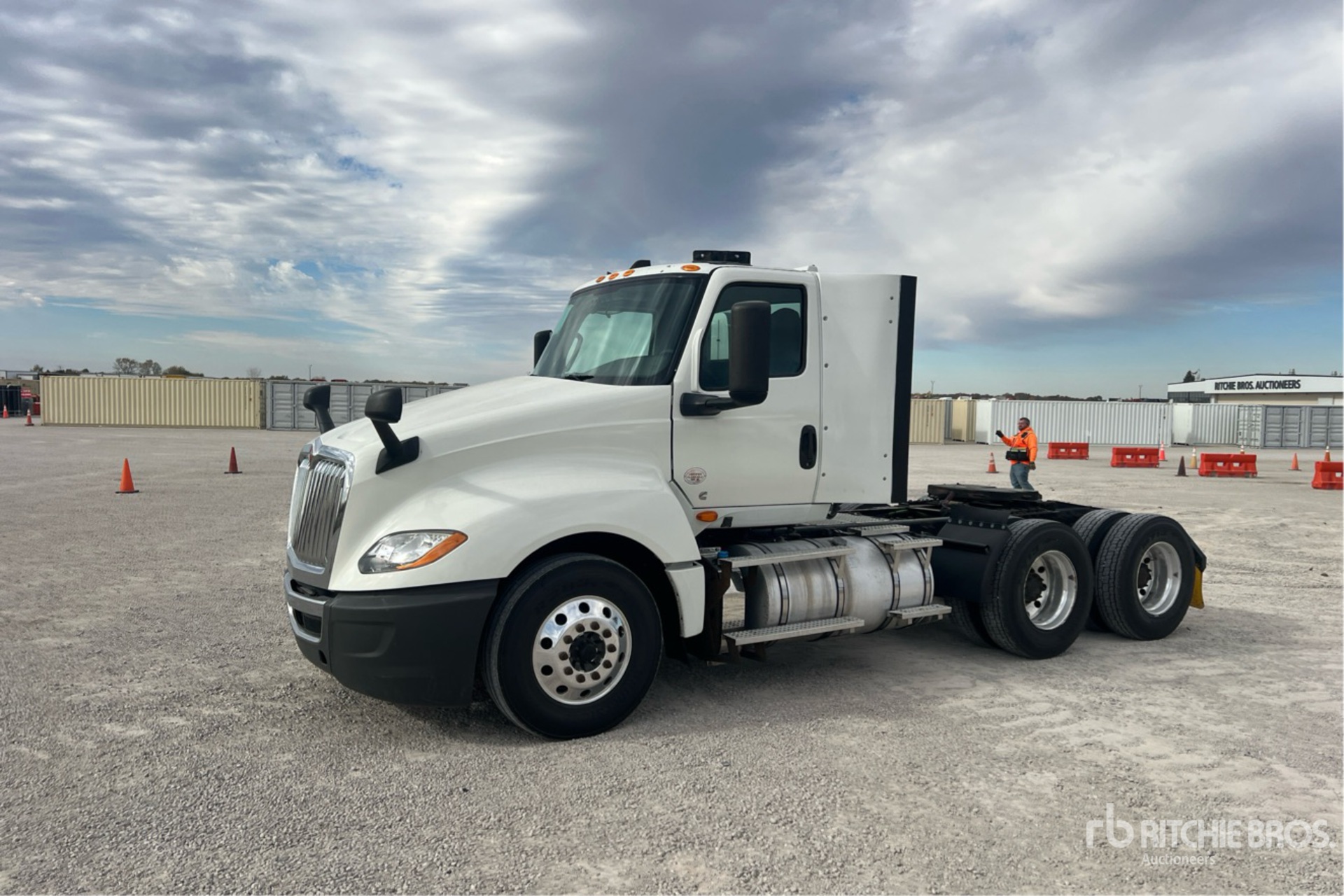 General Appearance with Foto, angolo anteriore sinistro