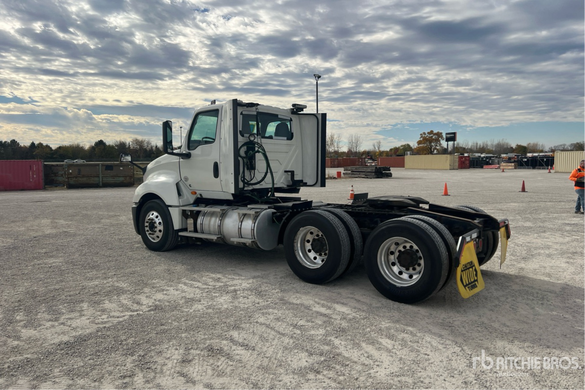 General Appearance with Foto, angolo posteriore sinistro