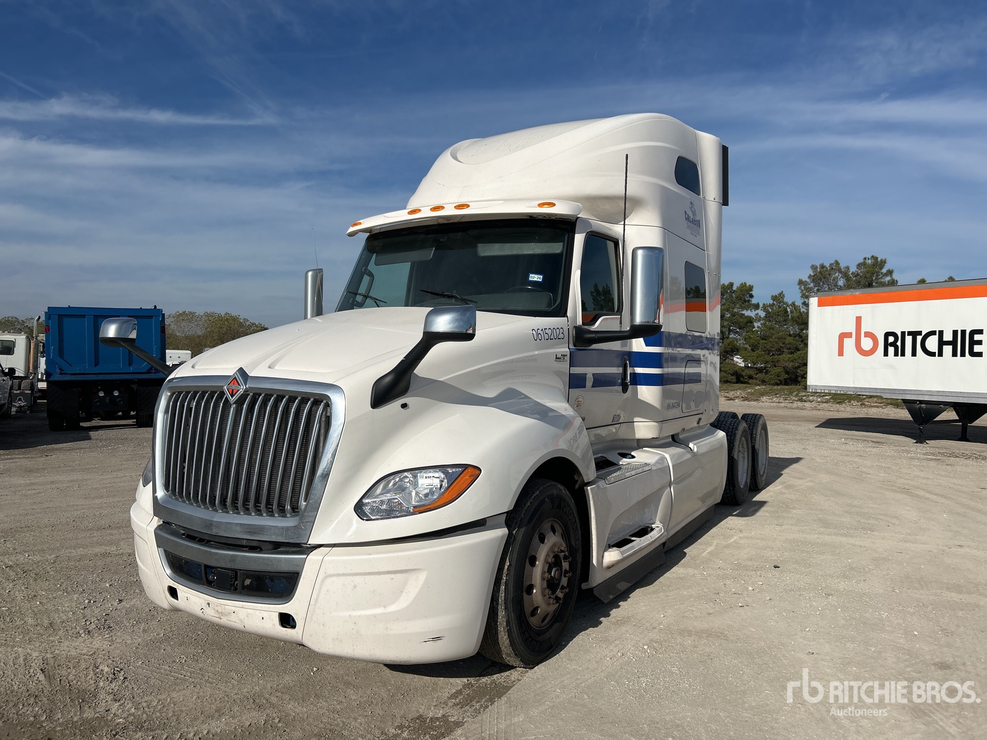 General Appearance with Picture, Left Front Corner