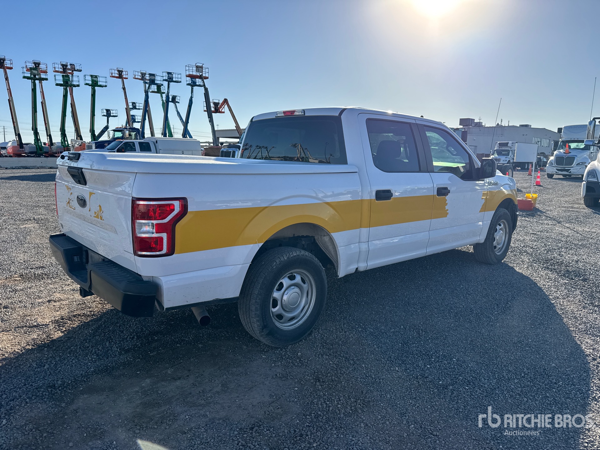 Aspect général with Image, coin arrière droit