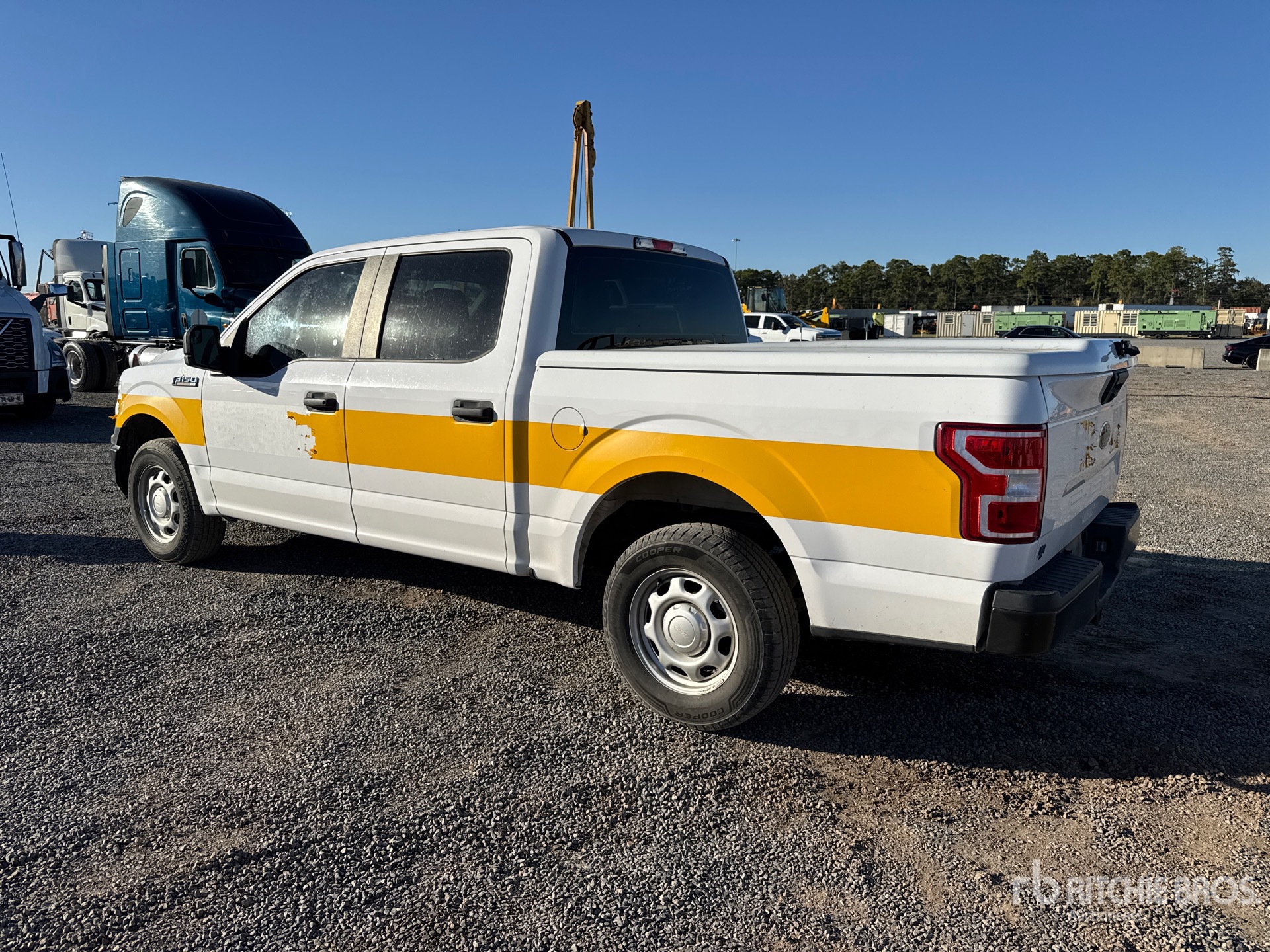 Aspect général with Image, coin arrière gauche