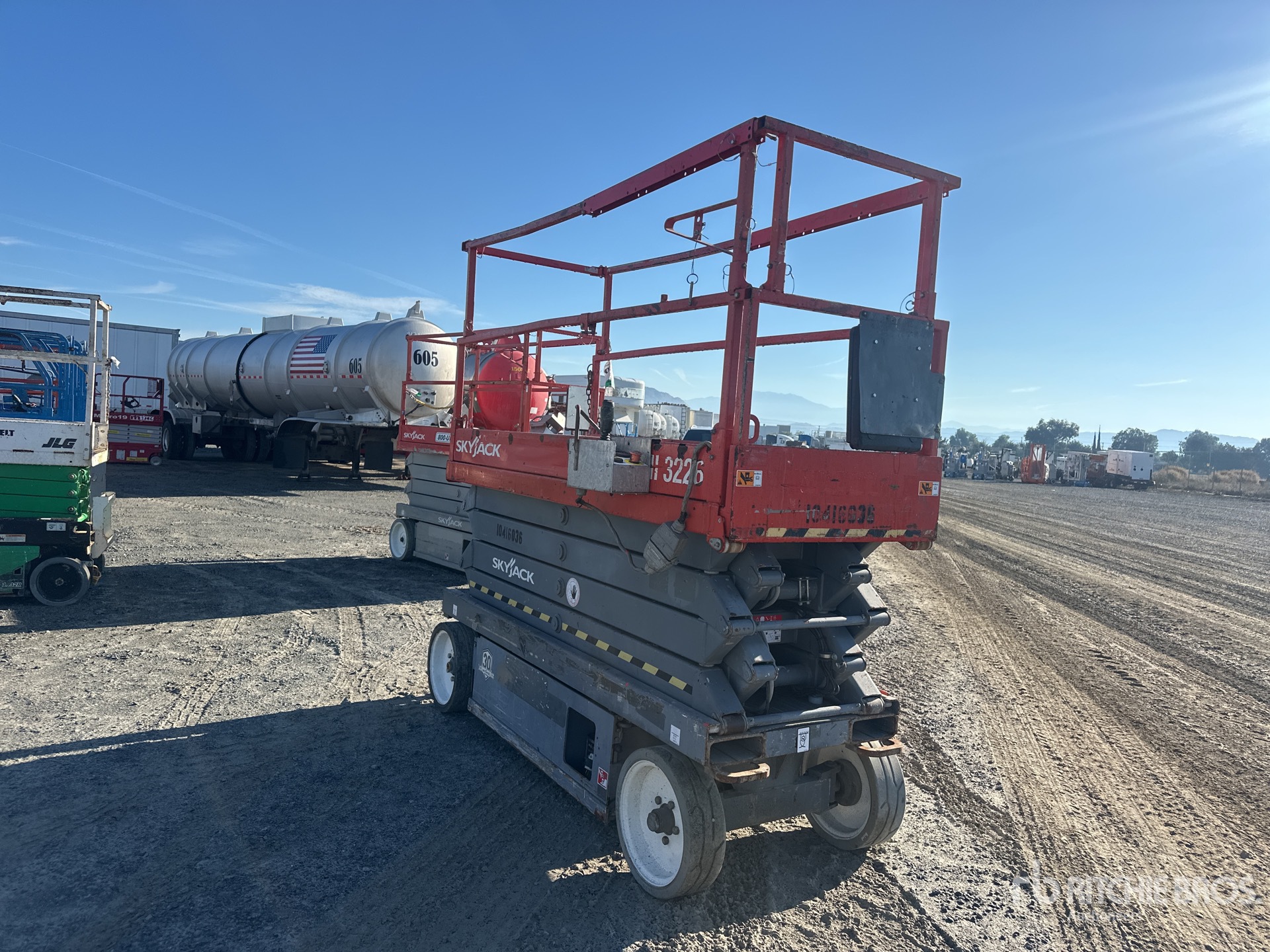 General Appearance with Picture, Right Front Corner