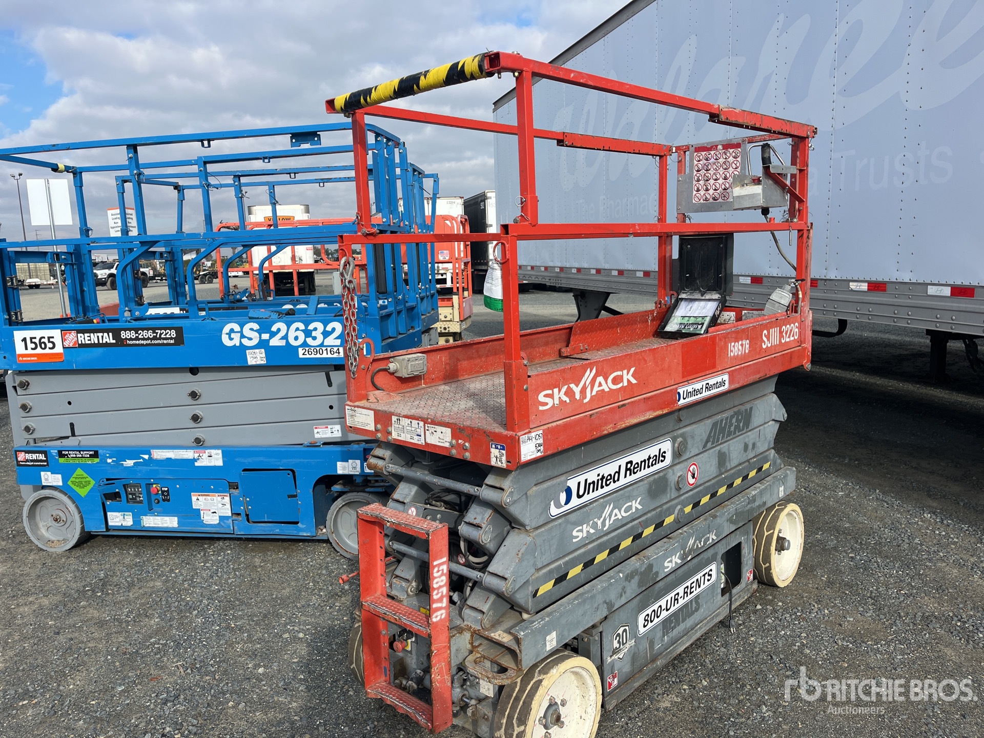 General Appearance with Picture, Right Rear Corner