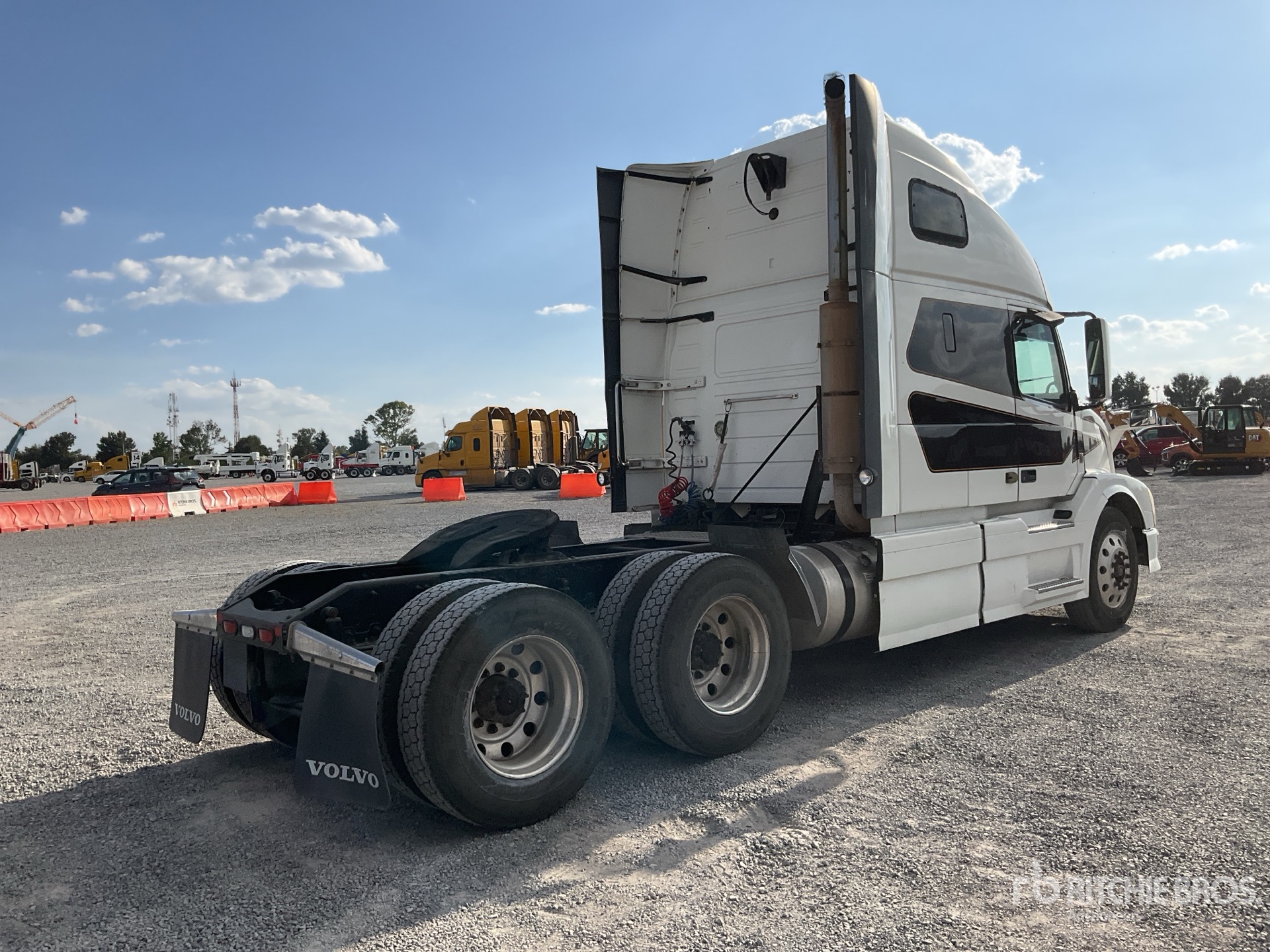 Aspect général with Image, coin arrière droit